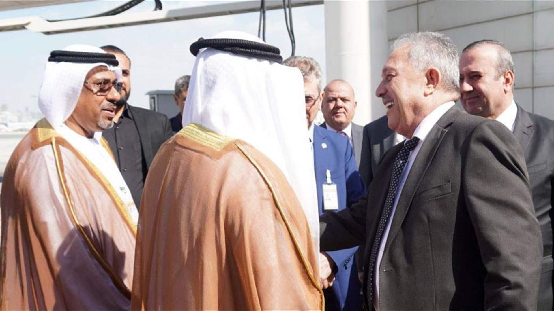 وصول رئيس مجلس الوزراء السوري إلى الإمارات للمشارك في القمة العالمية للعمل المناخي