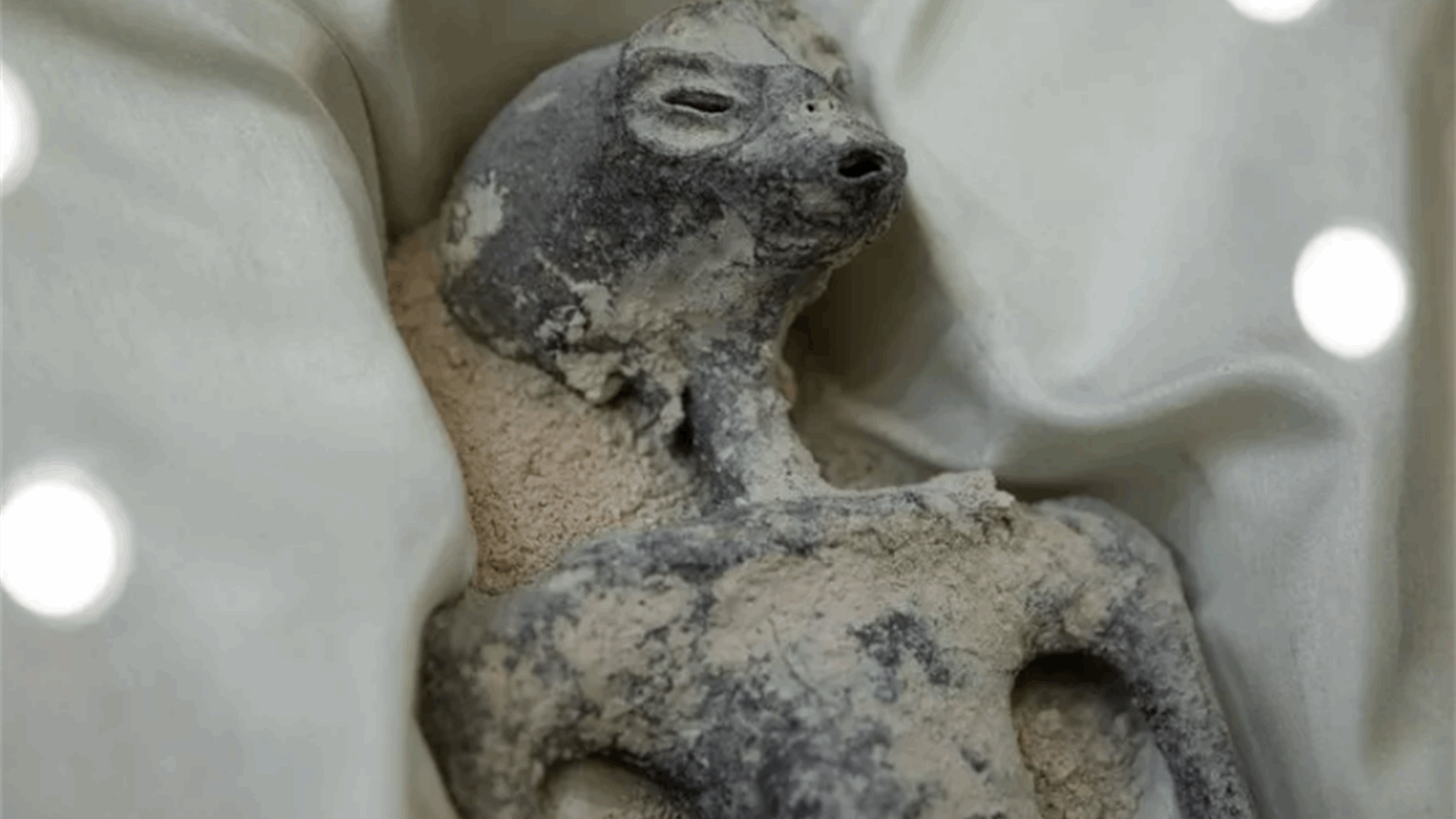 الكائنات الفضائية المكسيكية الغامضة "ليست بشرًا بالتأكيد"... ما تم الكشف عنه سيصدمكم! 