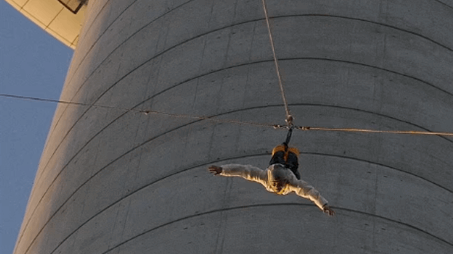 وفاة سائح أراد تجربة "أعلى قفزة في العالم" في هذا البلد... حدث ما لم يكن في الحسبان!