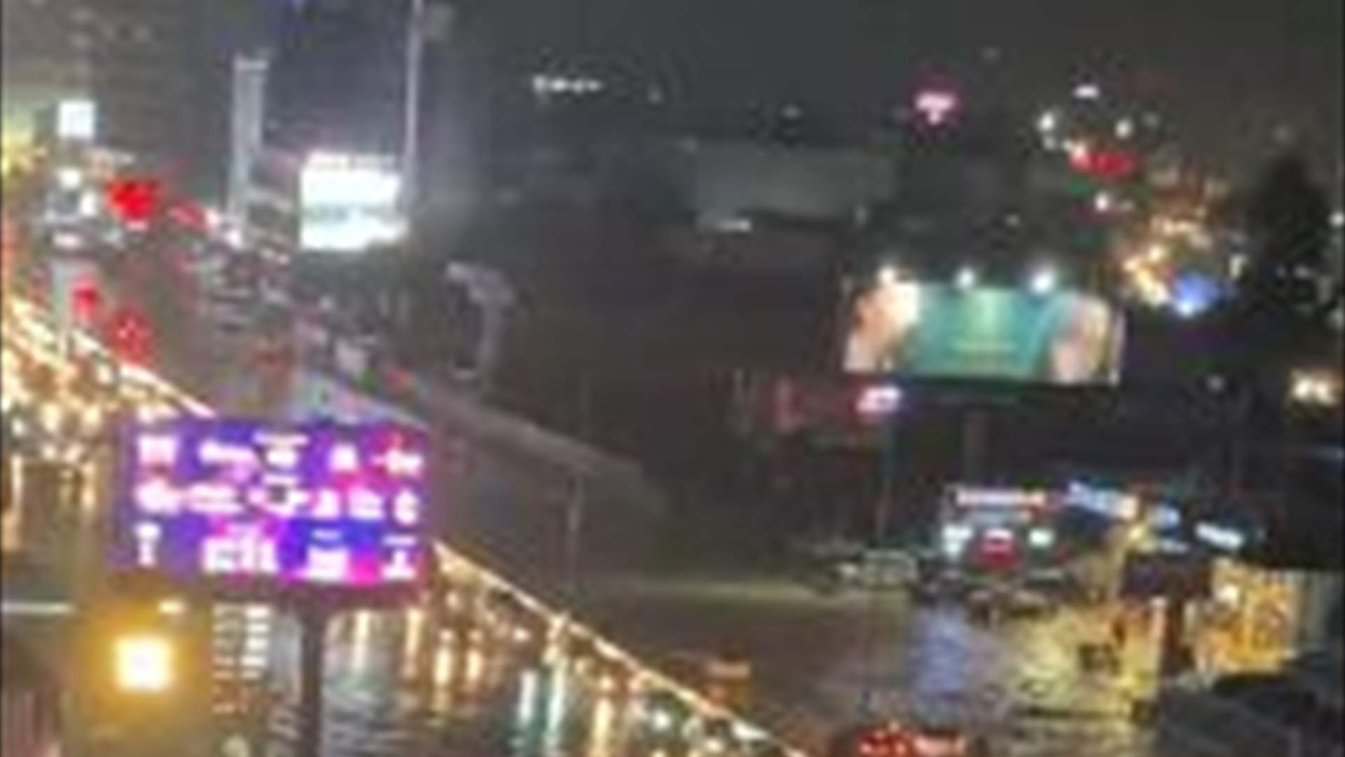 التحكم المروري: تجمع للمياه على اوتوستراد الضبيه و الزلقا سبب بازدحام مروري كثيف و تجمع للمياه على طريق الجديدة محلة الاتحاد 