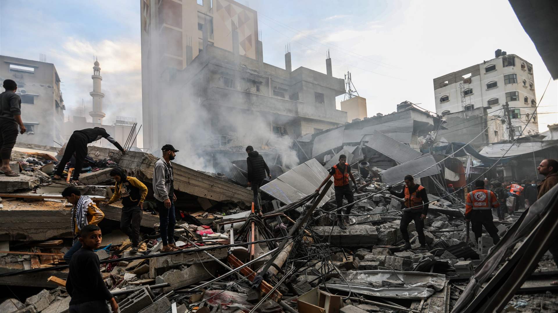 The Israeli army besieges Khan Yunis amid intense battles 