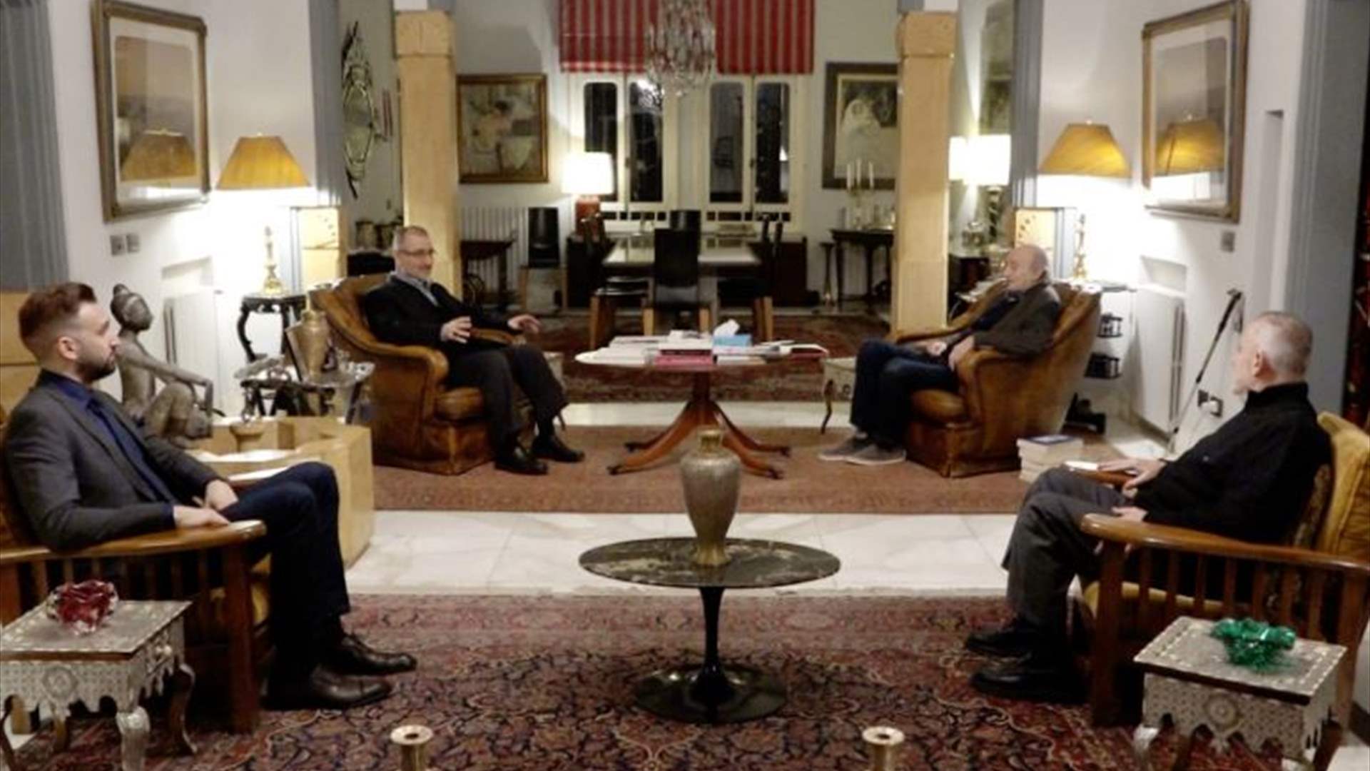 Jumblatt Meets Hezbollah Delegation in Clemenceau