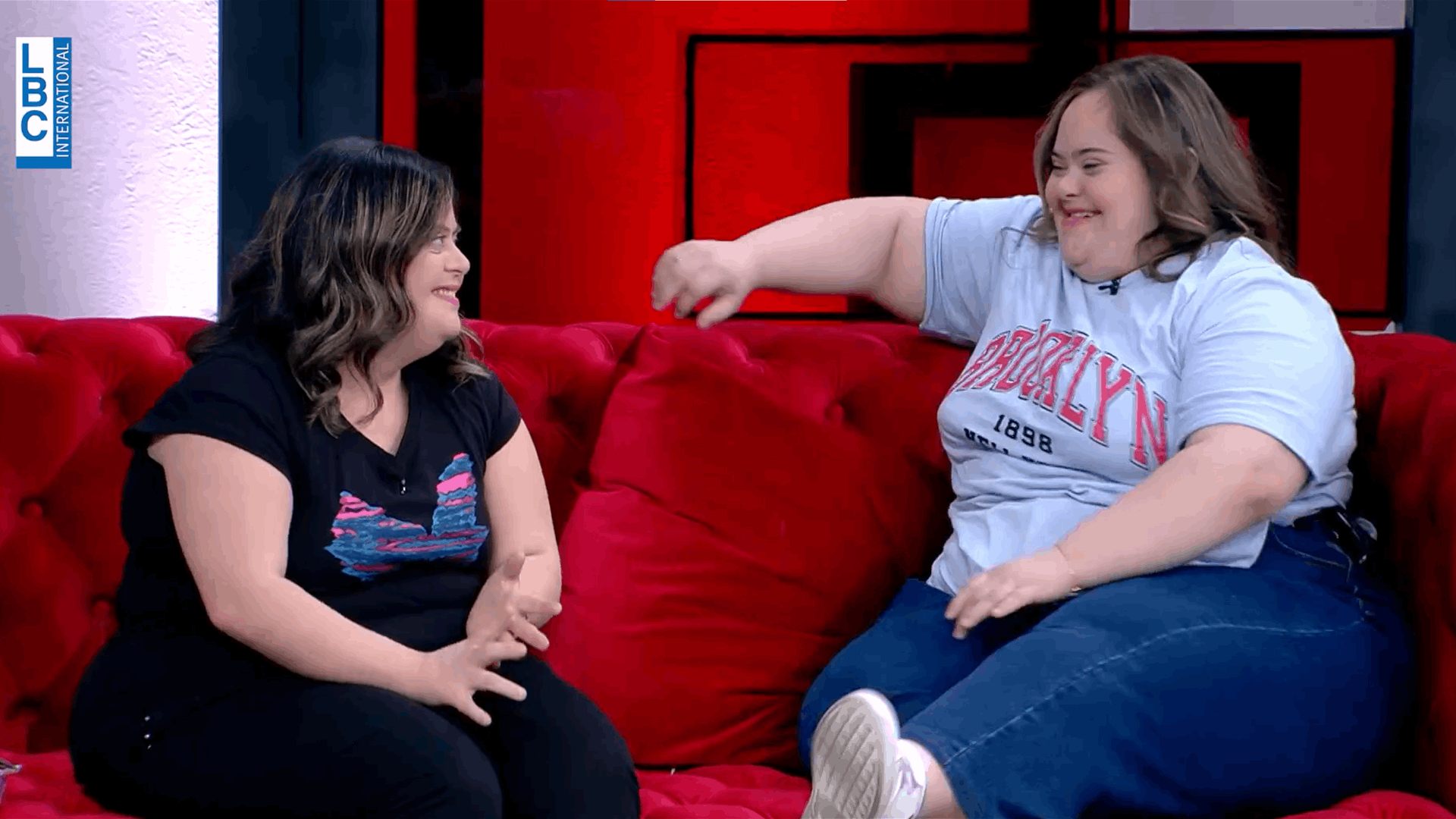 حلم رنا تحقق بلقاء صديقتها مريم...كيف كان اللقاء؟ (فيديو)