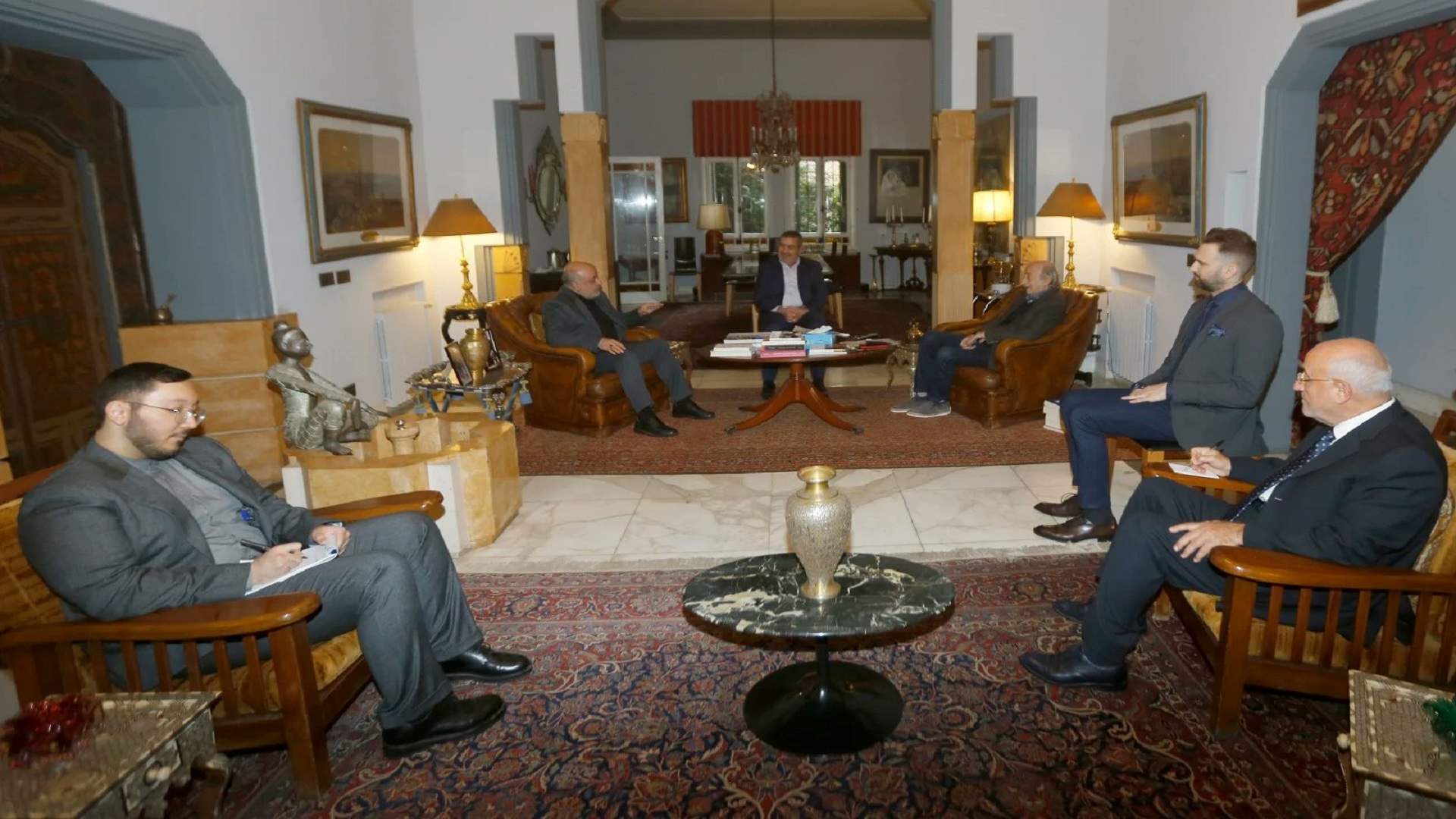 السفير الإيراني: لقائي مع وليد جنبلاط كان مهما وموضوعيا وبناء