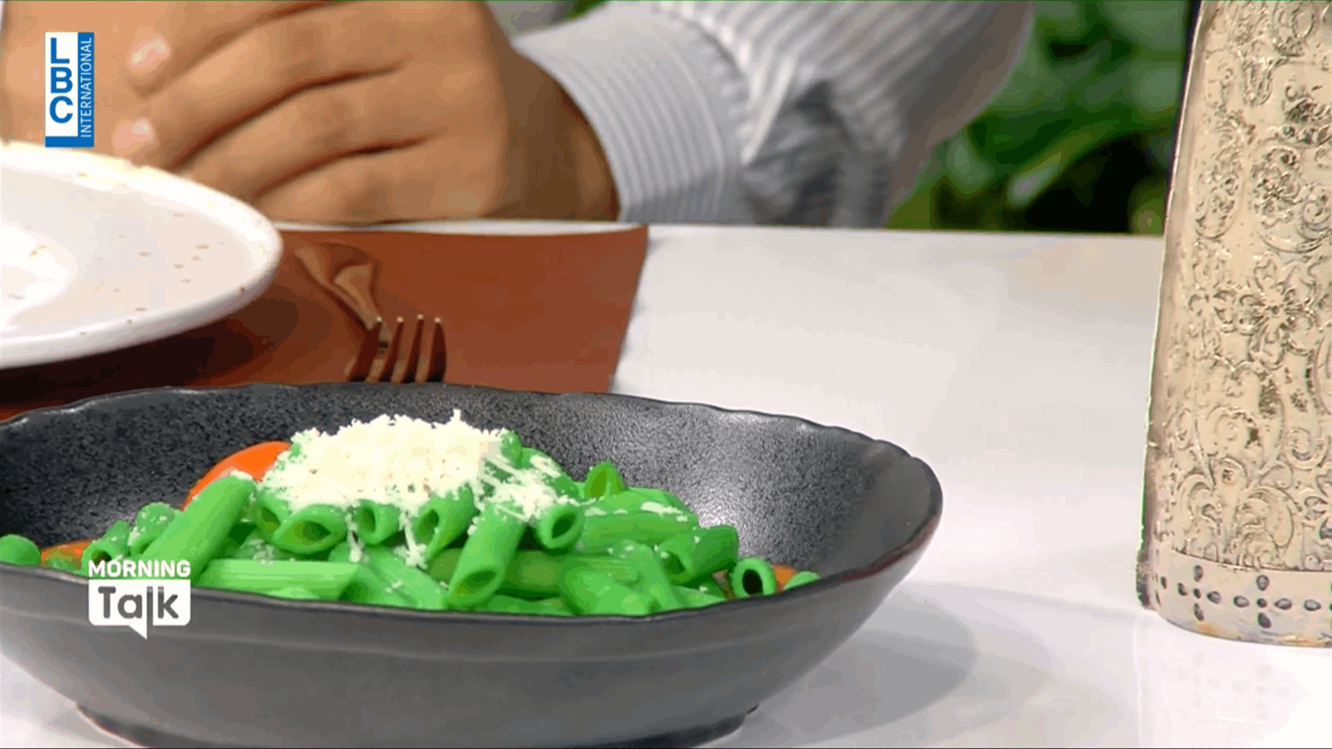 وسط الأجواء الميلادية... إليكم وصفة &quot;المعكرونة بالحرّ واللحم&quot; مع الشيف فادي زغيب (فيديو) 