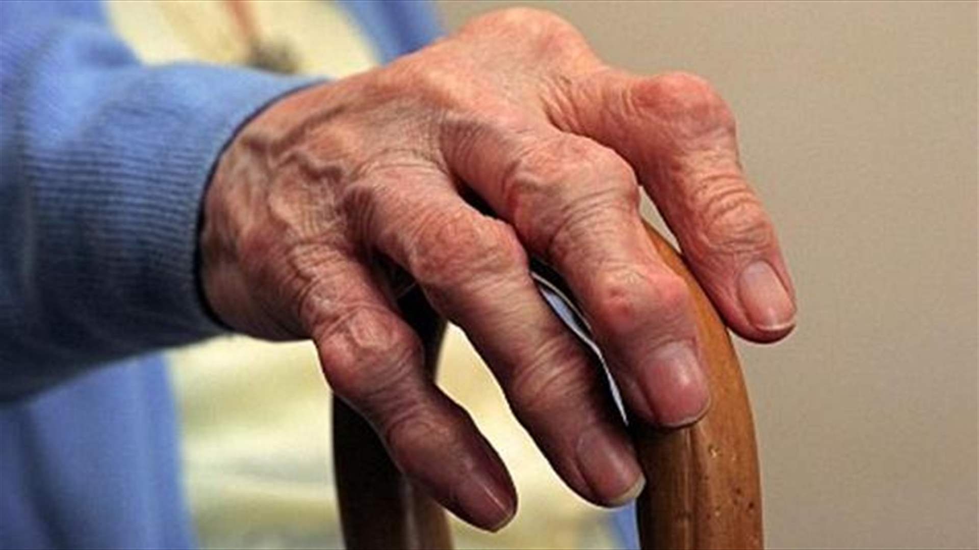 قتل جارته المسنة بطاولة القهوة... فهل تُبرر المحكمة جريمته؟ 