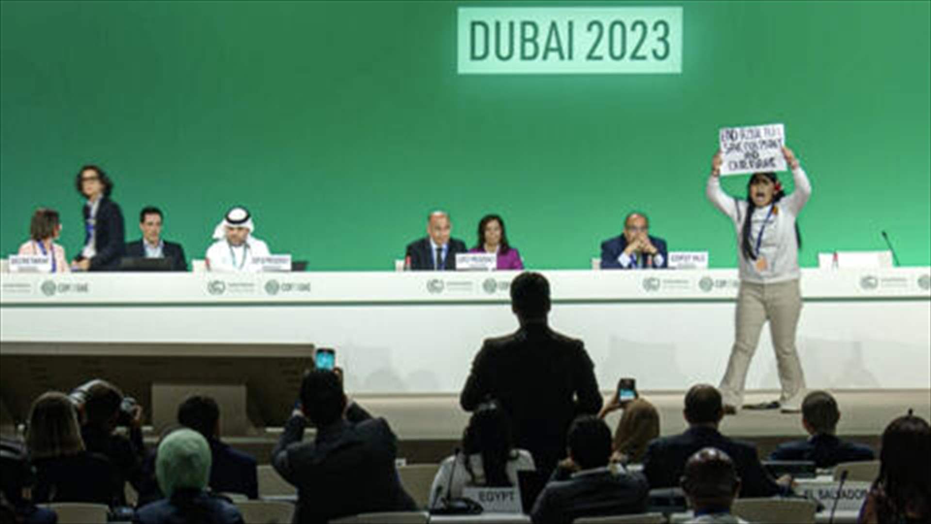 مؤتمر المناخ يتبنى أول اتفاق تاريخي يدعو إلى التخلي عن الوقود الأحفوريّ