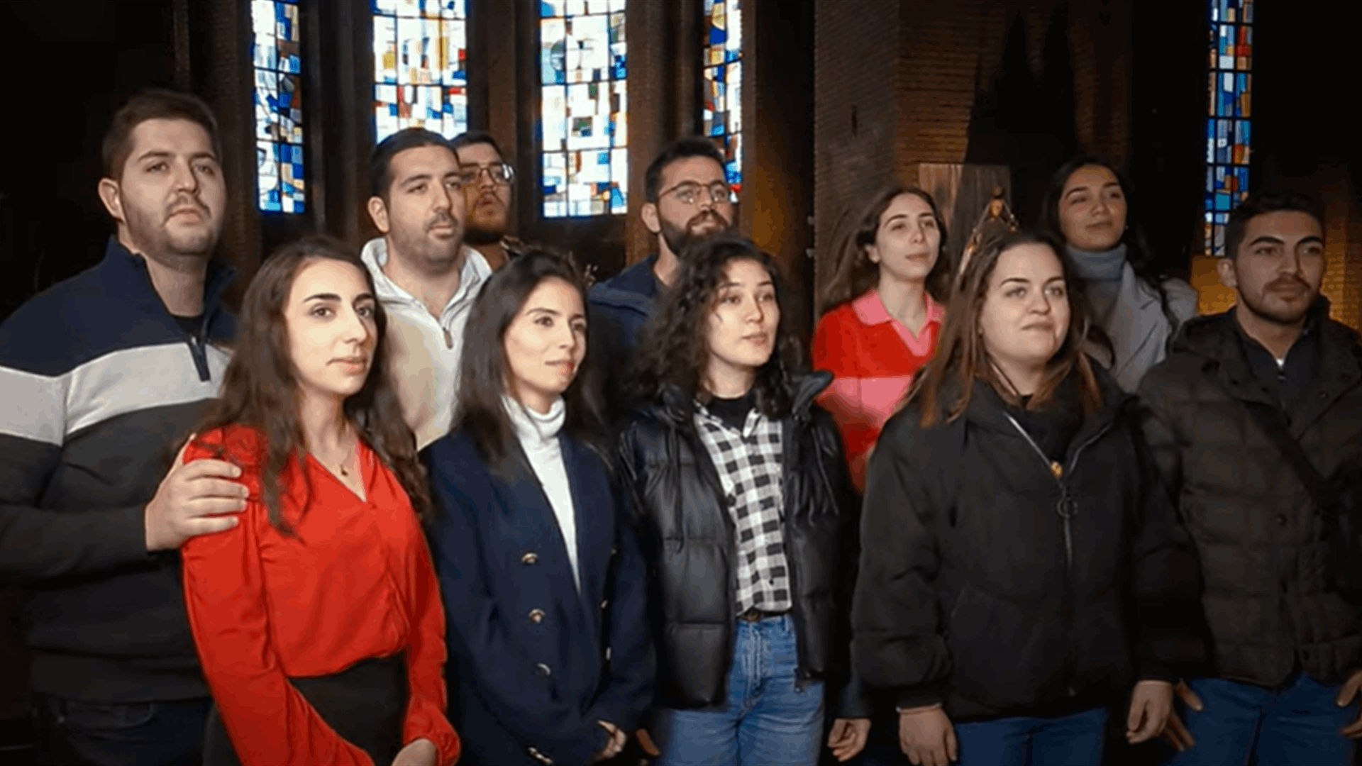 "الزمن وقف بقلبي وبروحي وبعقلي من زمان"... تحية مميزة من شبيبة مار مارون في بروكسيل لوطنهم: أنا من لبنان! (فيديو)