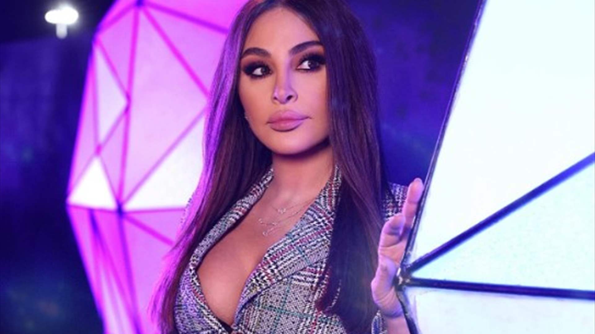 سروال اليسا يتصدّر مواقع التواصل... هل تمزّق دون أن تنتبه؟ (صور)