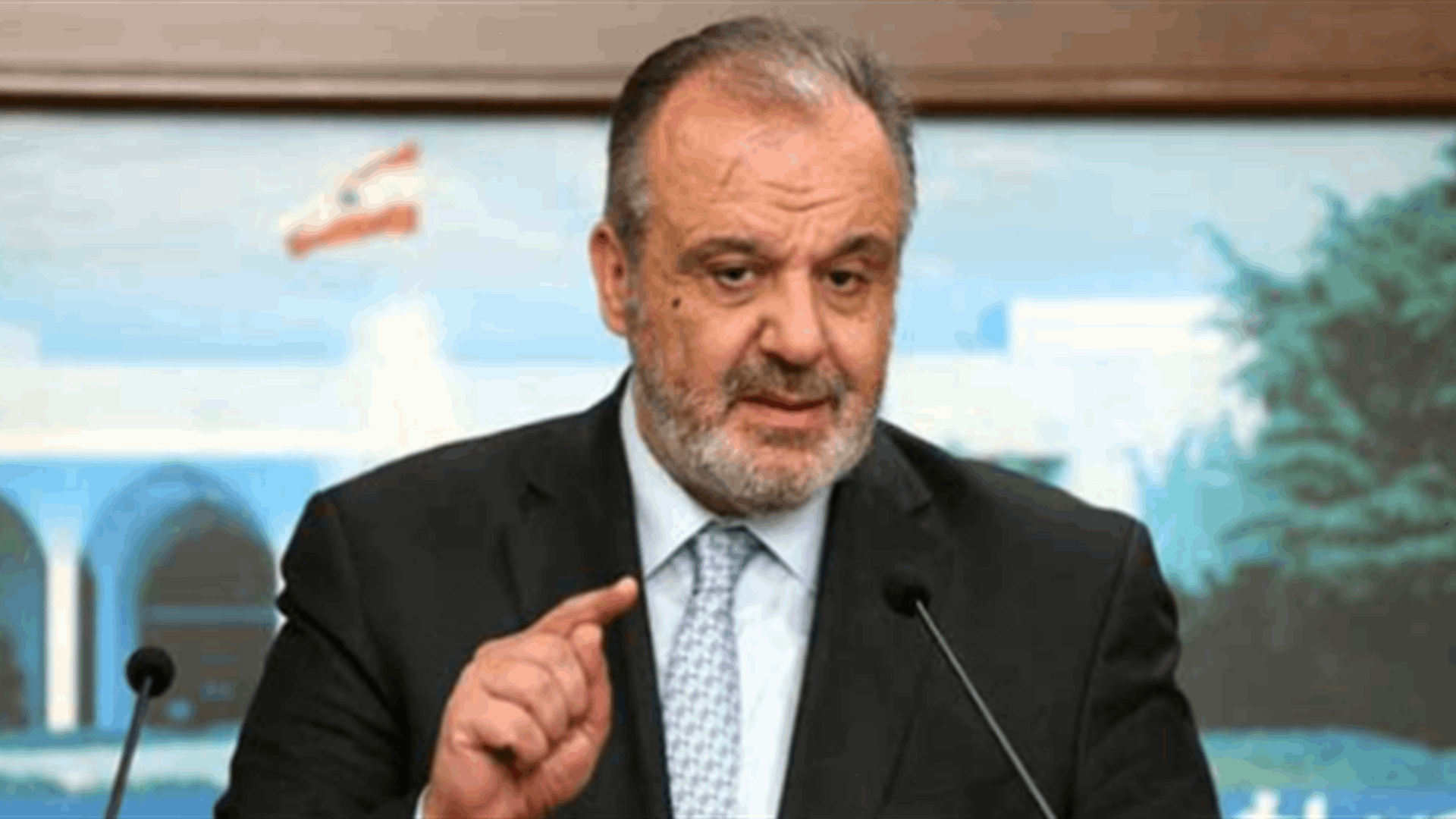 بوشكيان: الصناعي الذي يوظّف سوريًا من دون أوراق يعرّض مصنعه للإقفال