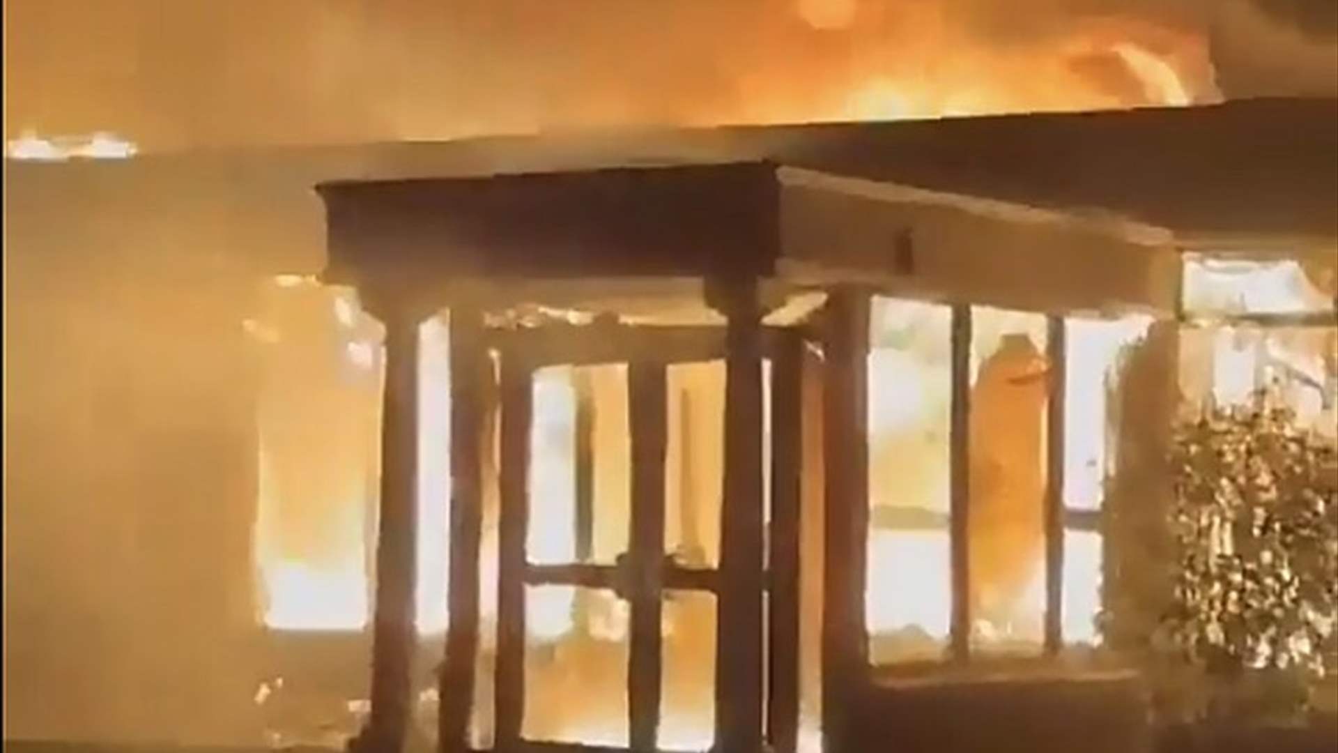 رئيس الوزراء الإيرلندي يدين حريقا "إجراميا" يشتبه بأنه مفتعل في فندق لإيواء طالبي اللجوء