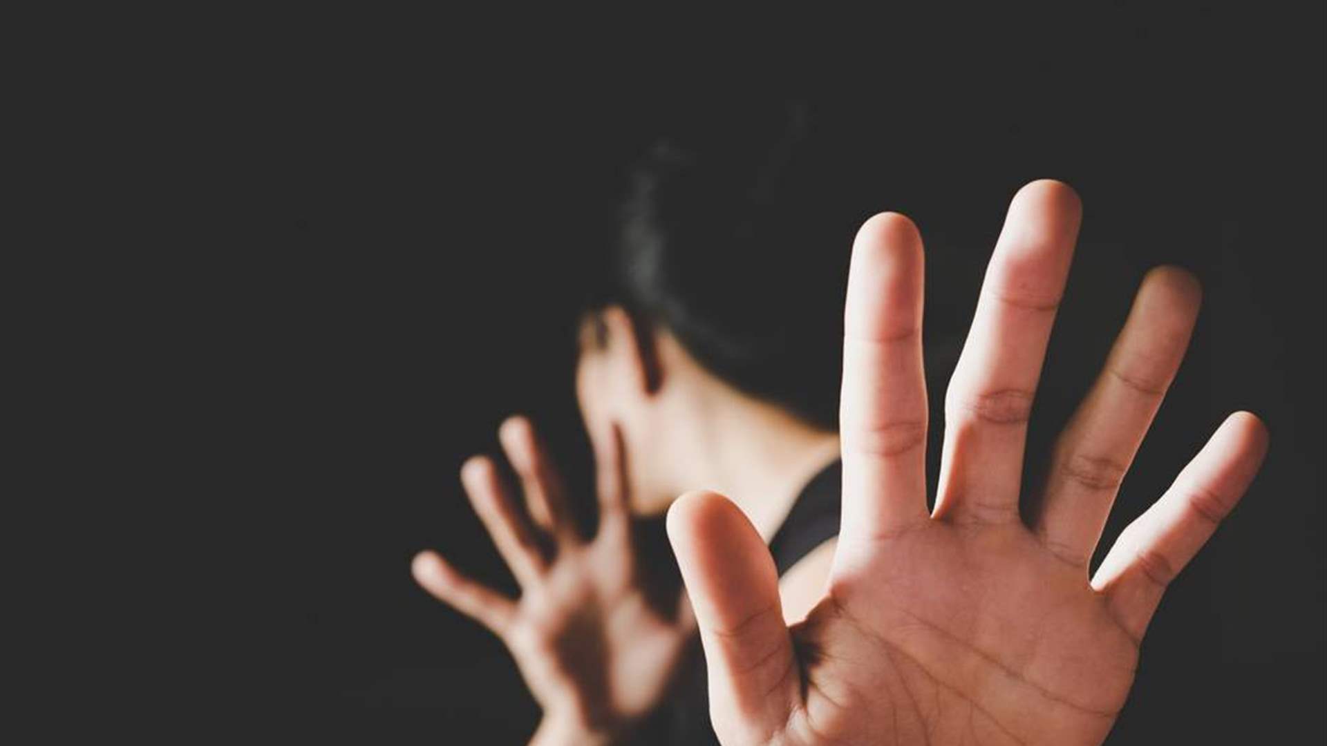 متحرّش يستهدف الطالبات في محيط المدارس والجامعات داخل سيارته المخصّصة لنقل الرّكّاب