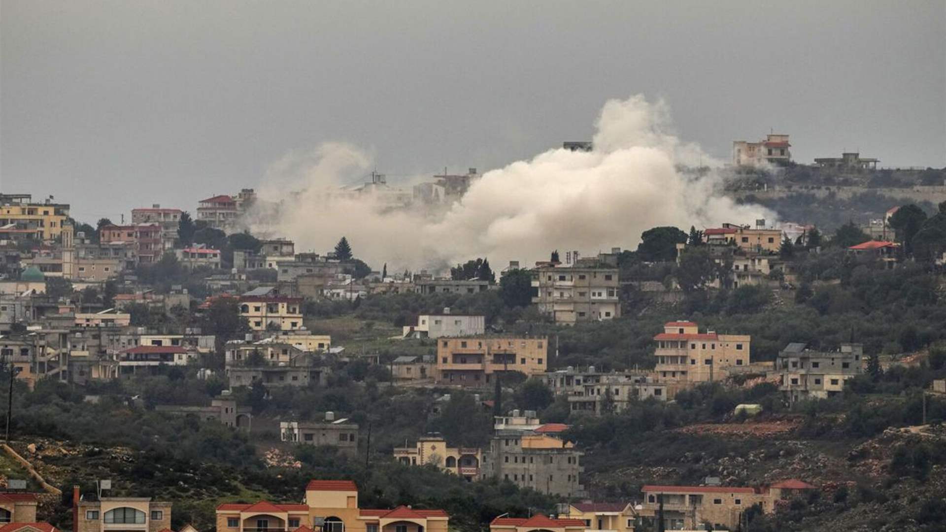 Early morning raids: Israeli warplanes target border areas