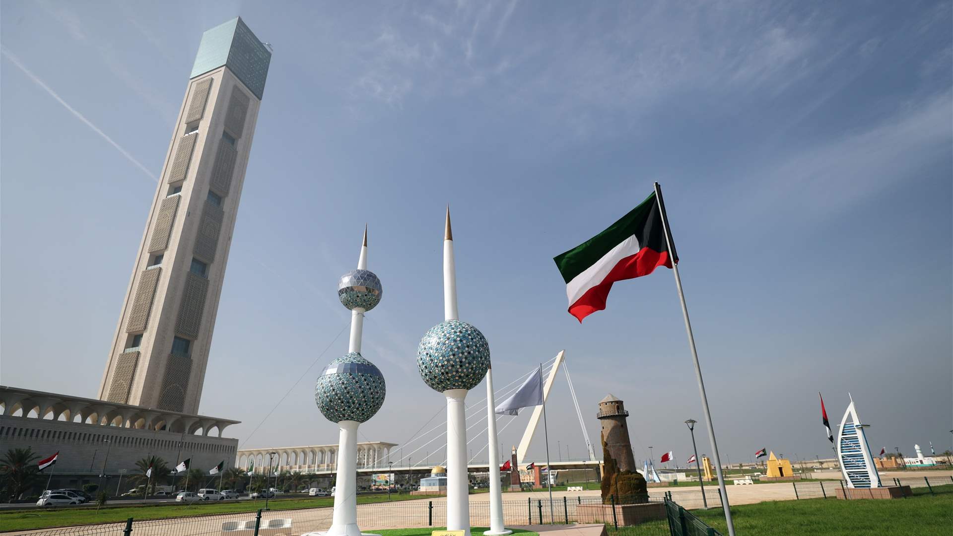 Kuwait&#39;s new emir sworn in, demands comprehensive review