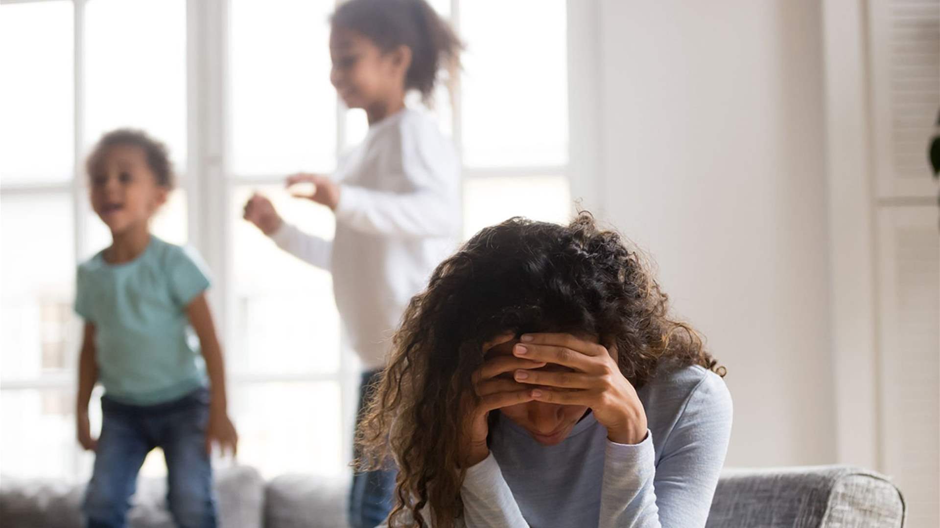 امرأة تكره كونها أماً وتفكر في الهروب من أطفالها...وهذا ما كشفته!