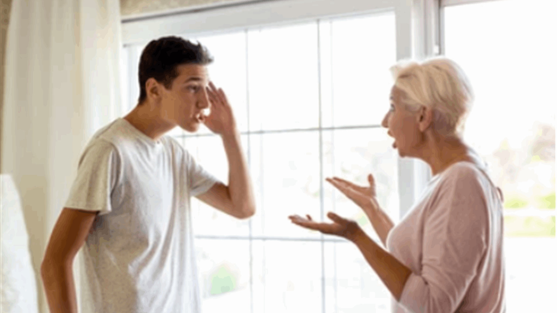 أم قلقة من وثوق ابنها بوالدة حبيبته...وهذا ما يدور بينهما!