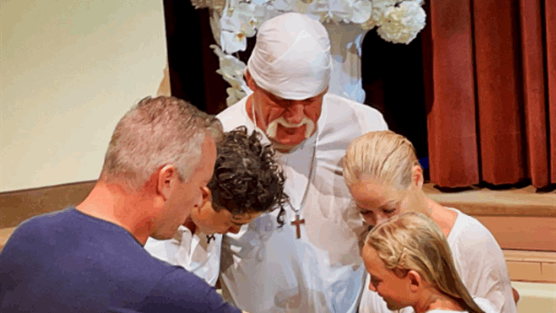 هالك هوغان يحتفل بتعميده: &quot;التفاني ليسوع هو أعظم يوم في حياتي&quot; (فيديو)