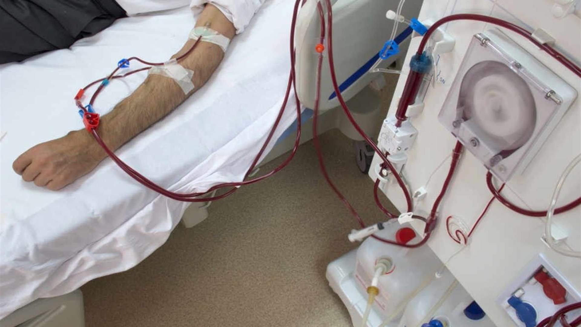 الأبيض أصدر قرارا برفع تعرفتي غسيل الكلى والدم: واقفون إلى جانب المريض