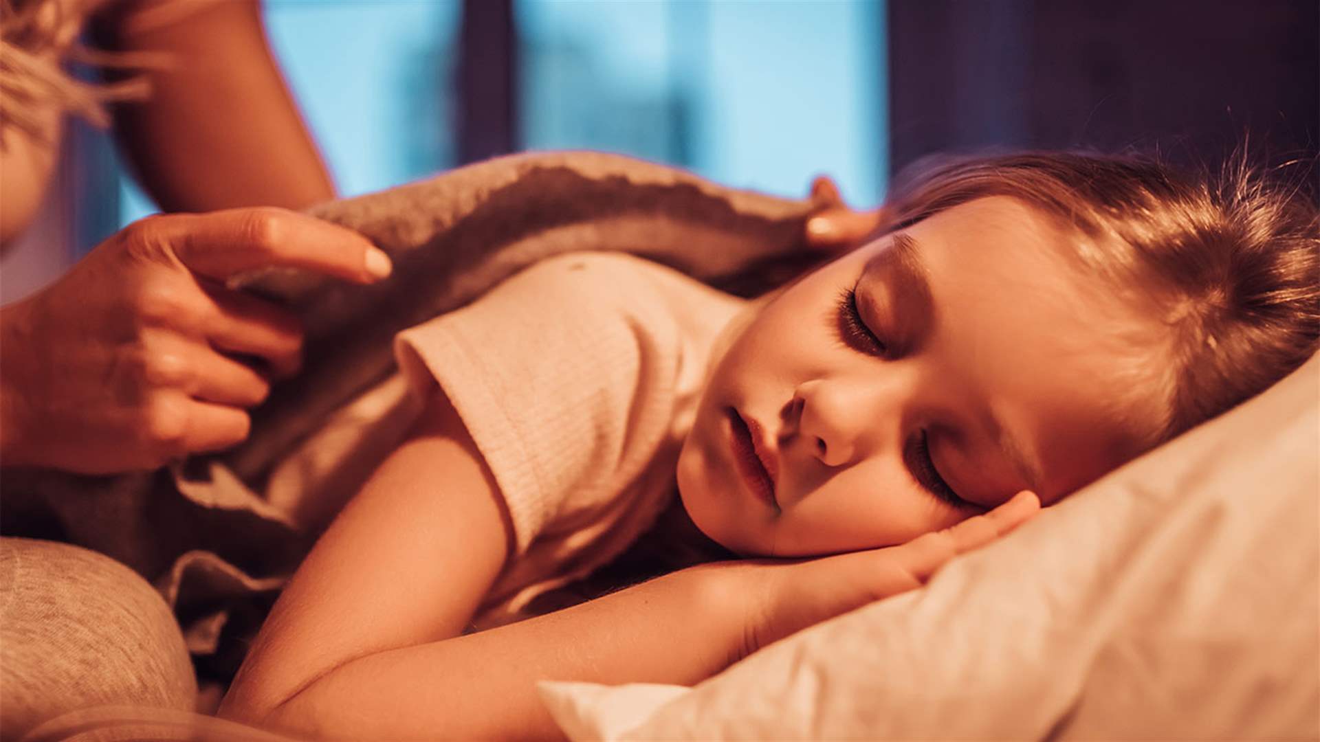 أم مذعورة تكشف عن واقعة غريبة: رجل يدخل خلسةً إلى منزلها وهذا ما يفعله أثناء نوم ابنتها! (صورة)