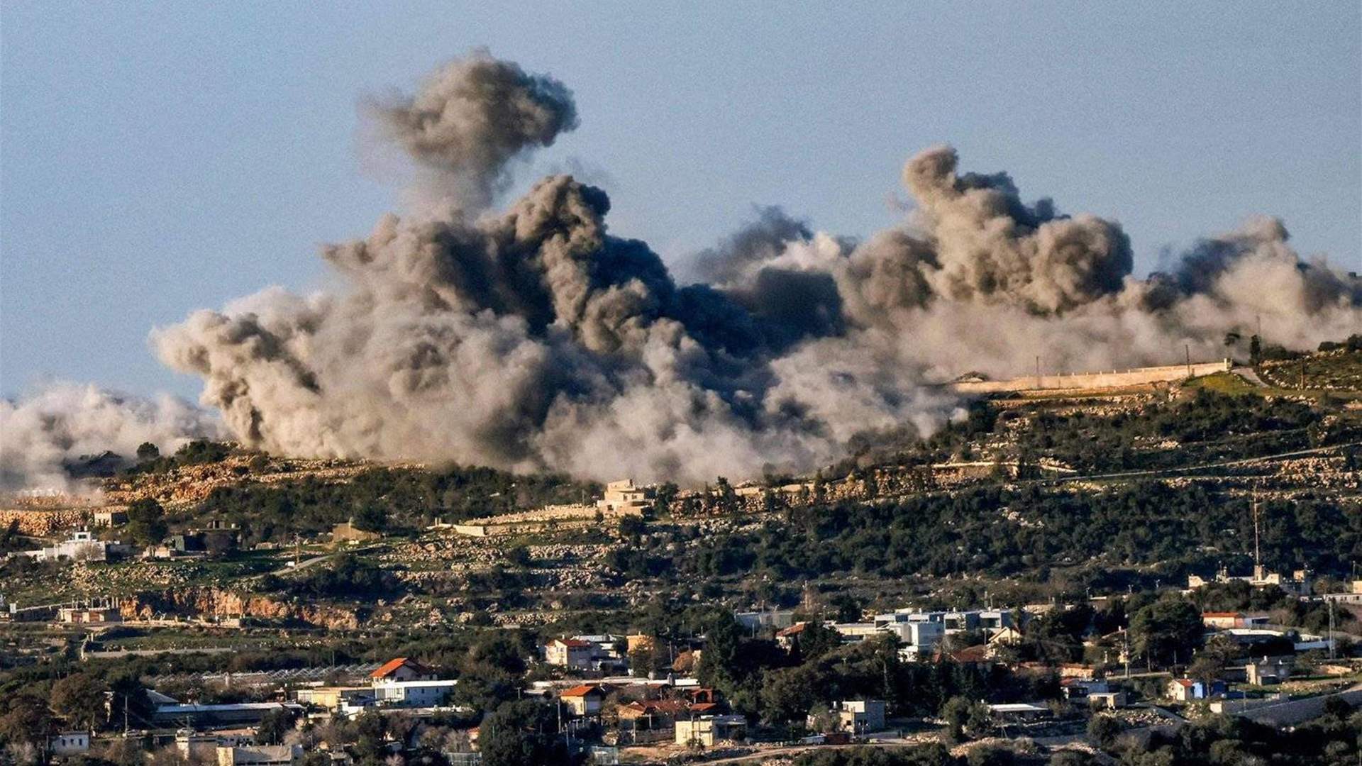 Israeli warplanes conduct intensive flights amid airstrikes in the western sector