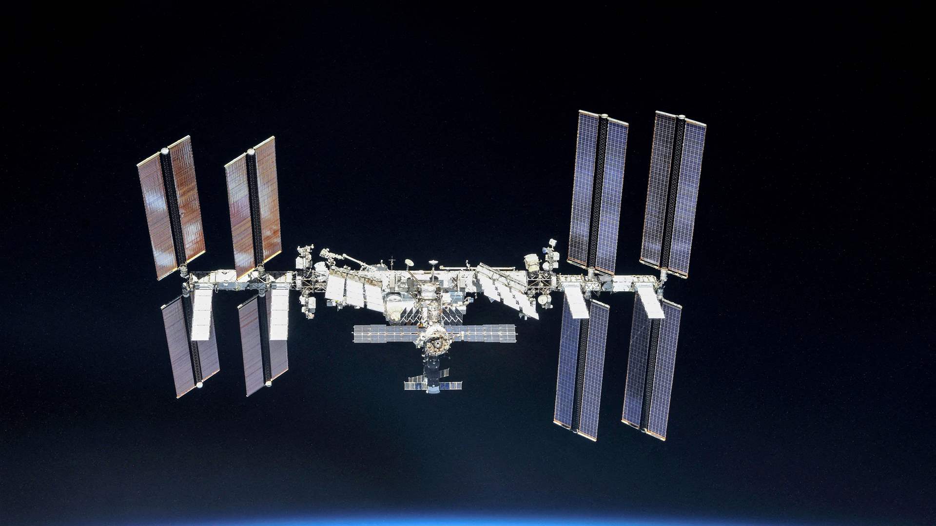 Russia, NASA agree to continue joint ISS flights until 2025