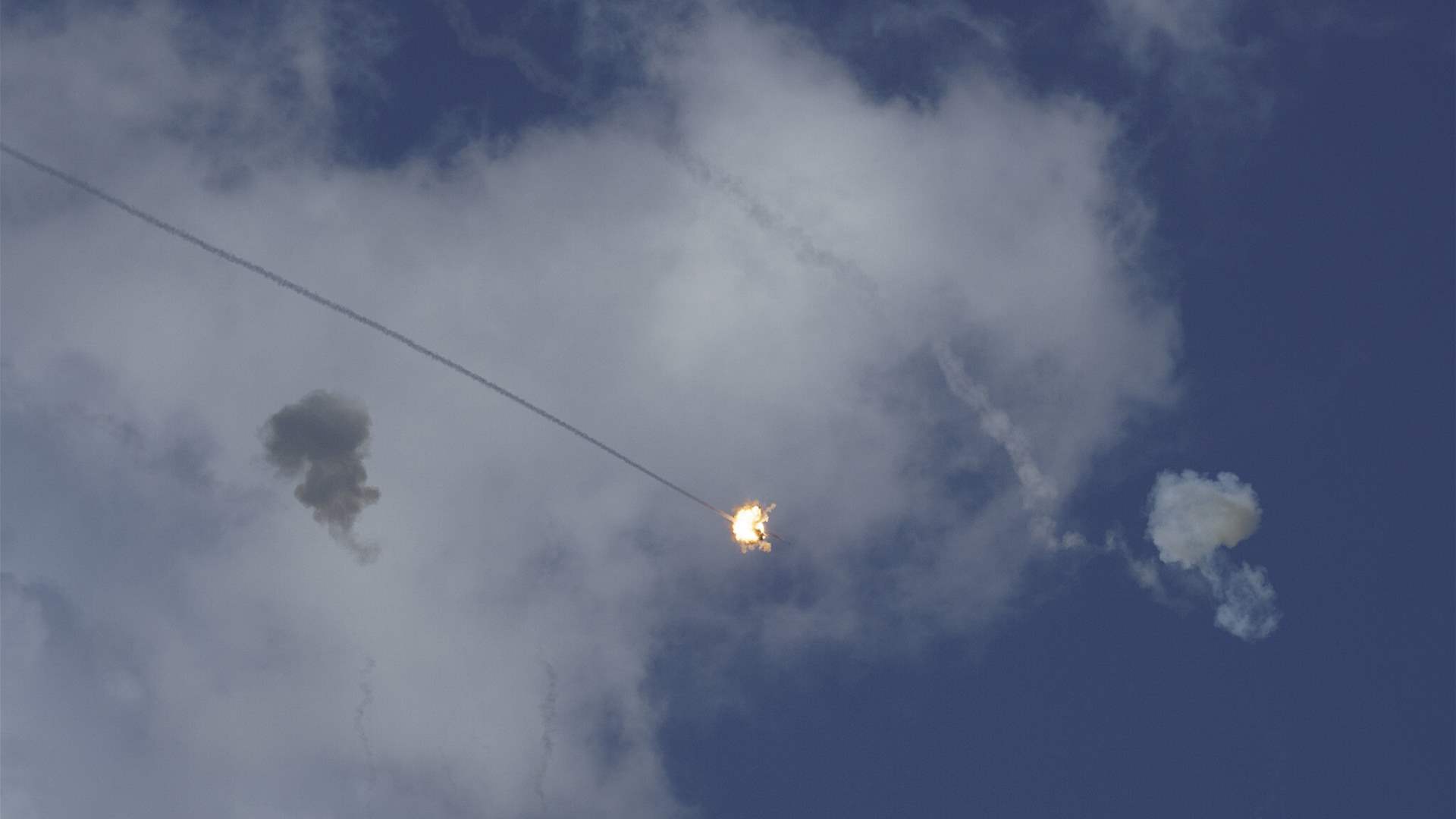 Israeli media reports air defense activation, Israeli army announces death of soldier in Gaza Strip