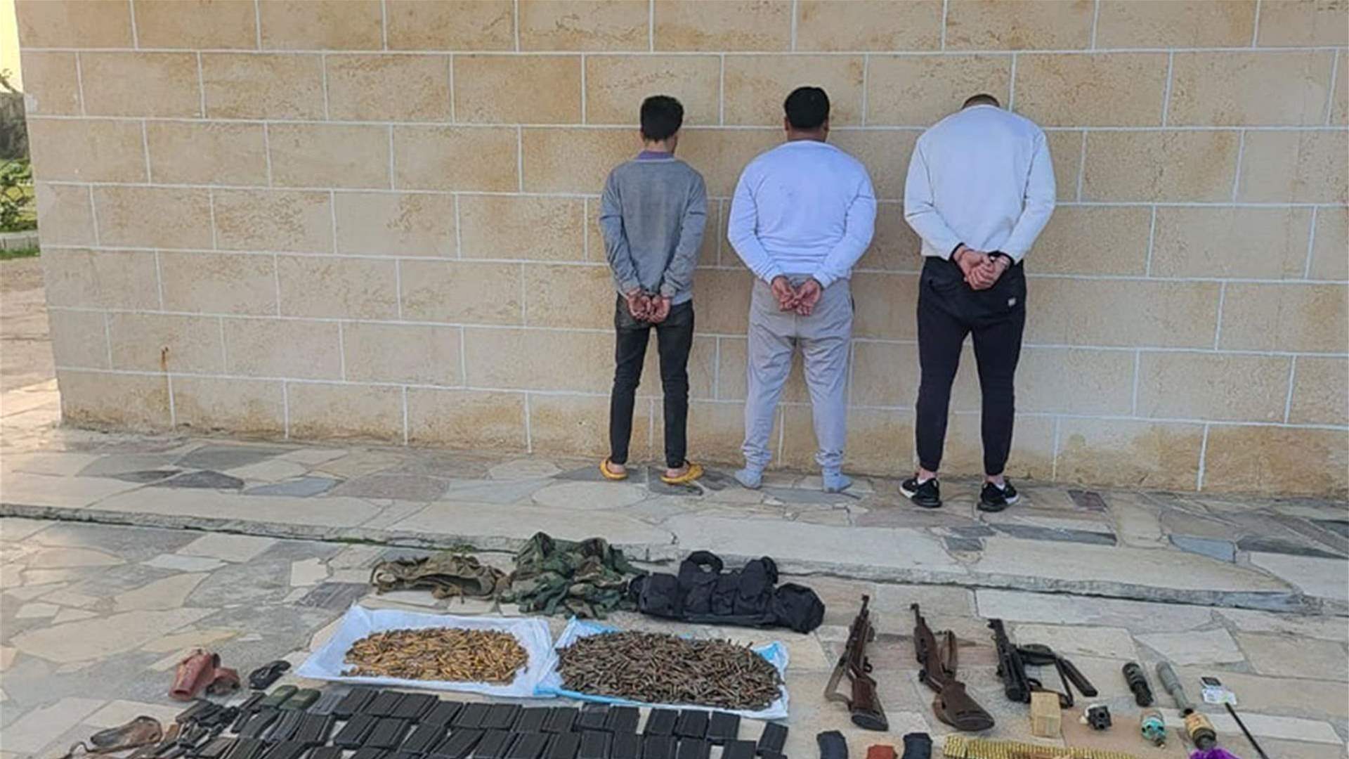 عمليات دهم منازل مطلوبين ومطلقي نار في مختلف المناطق اللبنانية... وتوقيف 83 مطلوباً 