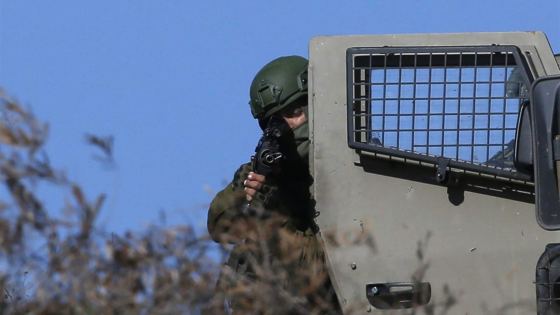 الجيش الإسرائيليّ يقتل فلسطينيًا يشتبه بتنفيذه عملية دهس في الضفة الغربية