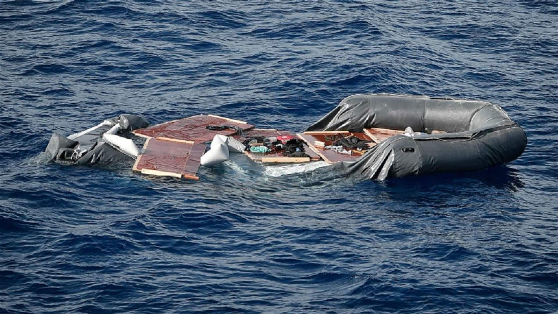 العثور على ثلاثة مهاجرين مفارقين الحياة قبالة جزر الكانري وإنقاذ 15