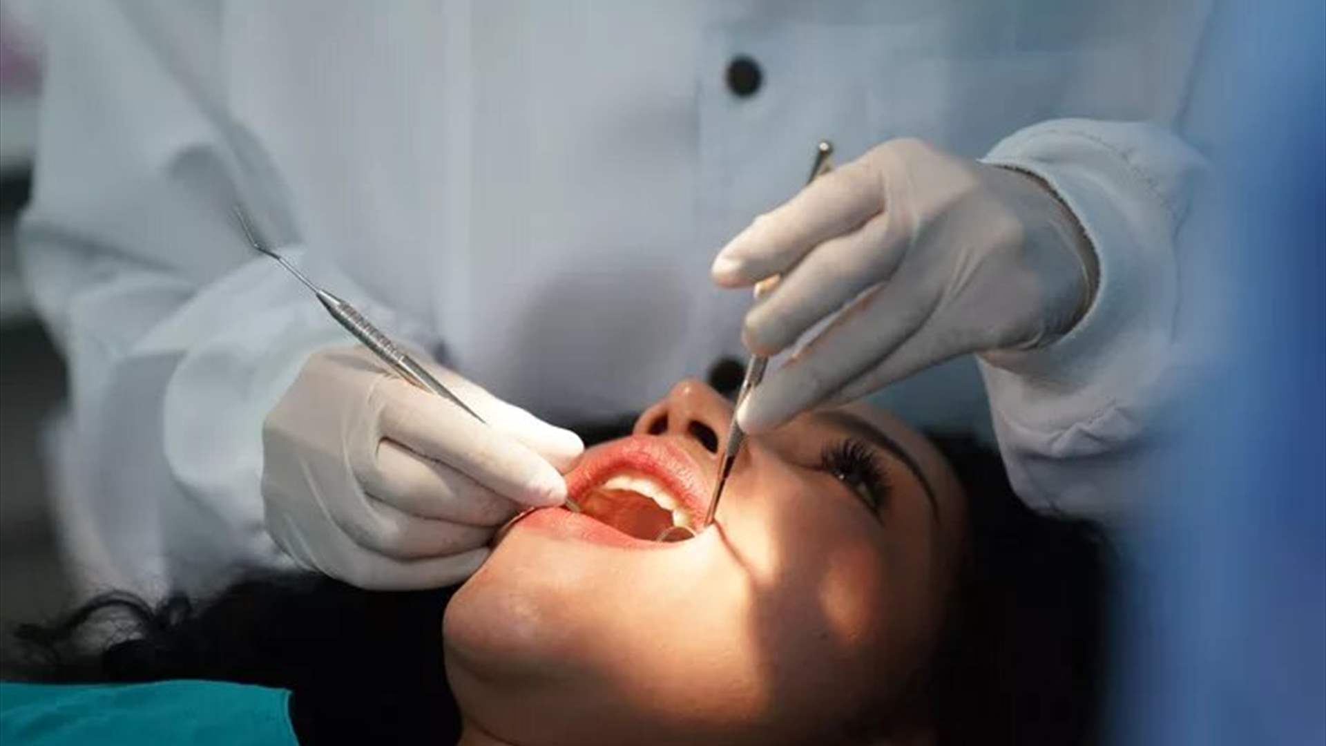 ما فعله طبيب الأسنان بمريضته لا يصدق... والنتيجة كانت: التشوه؟!