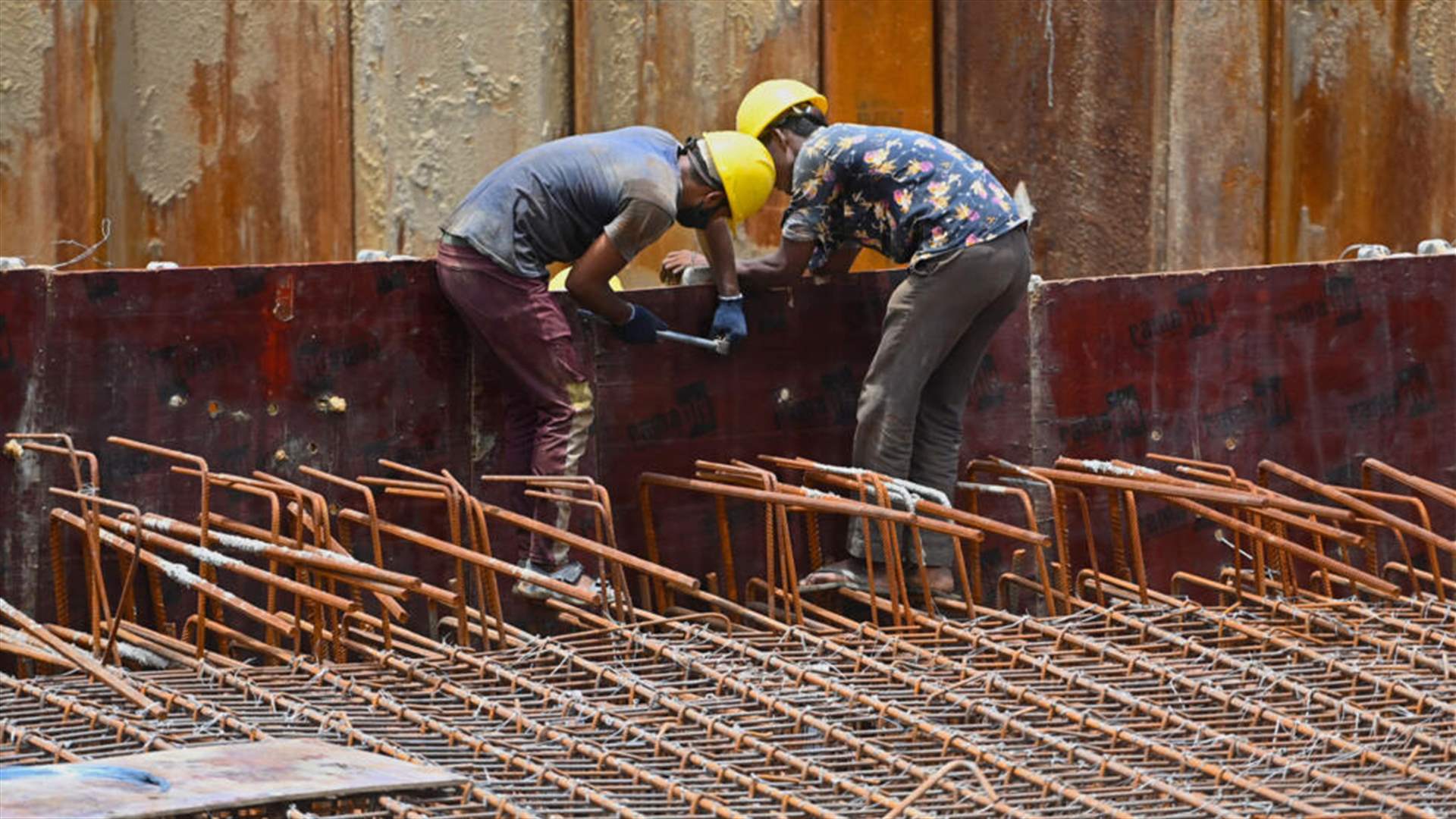  إسرائيل تعمل على استقدام  عمال أجانب لدعم قطاع البناء