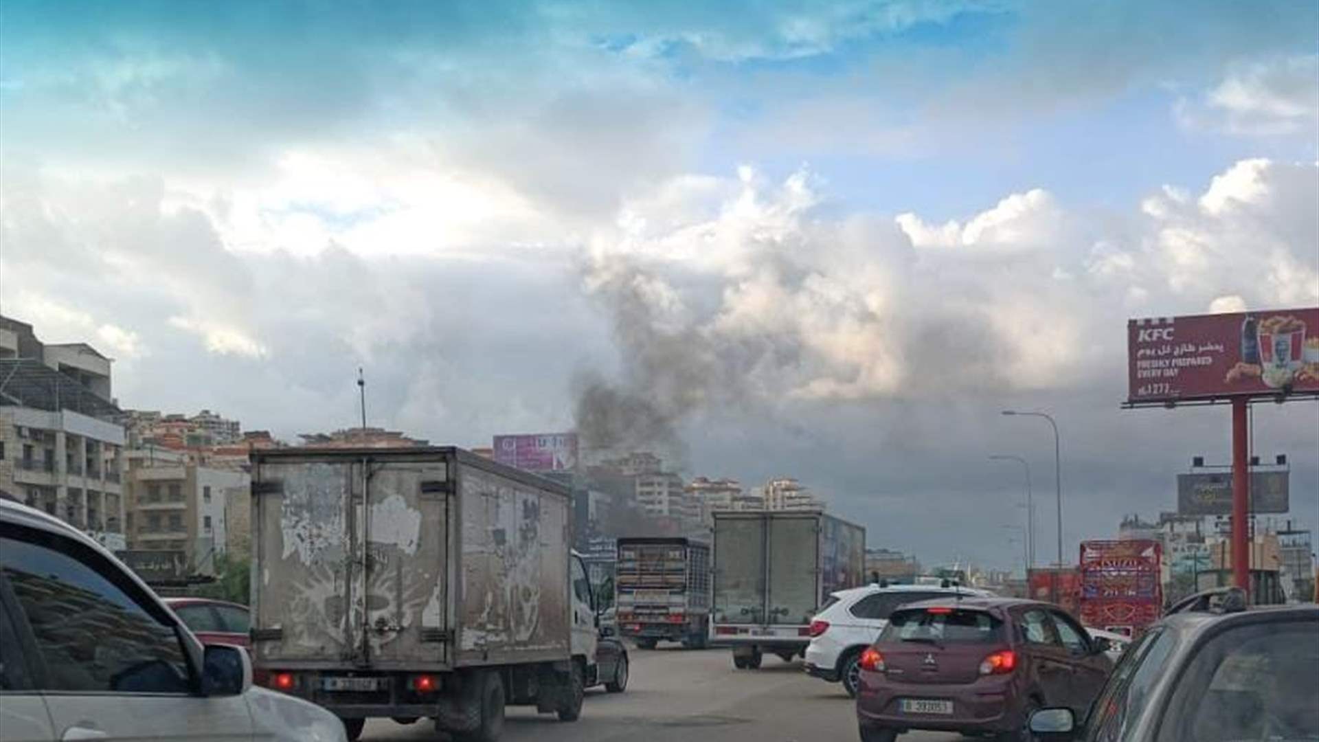 الجيش يفتح أوتوستراد خلدة بعدما أقفله شبان من عشائر العرب