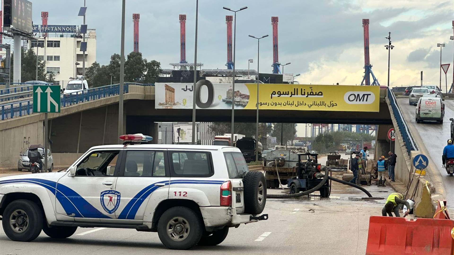 تحويل للسير على المسلك الشرقي لجادة إميل لحود - سوق السمك لثلاثة أيام بسبب أعمال إعادة تأهيل مصافي وشبكة تصريف مياه الأمطار 