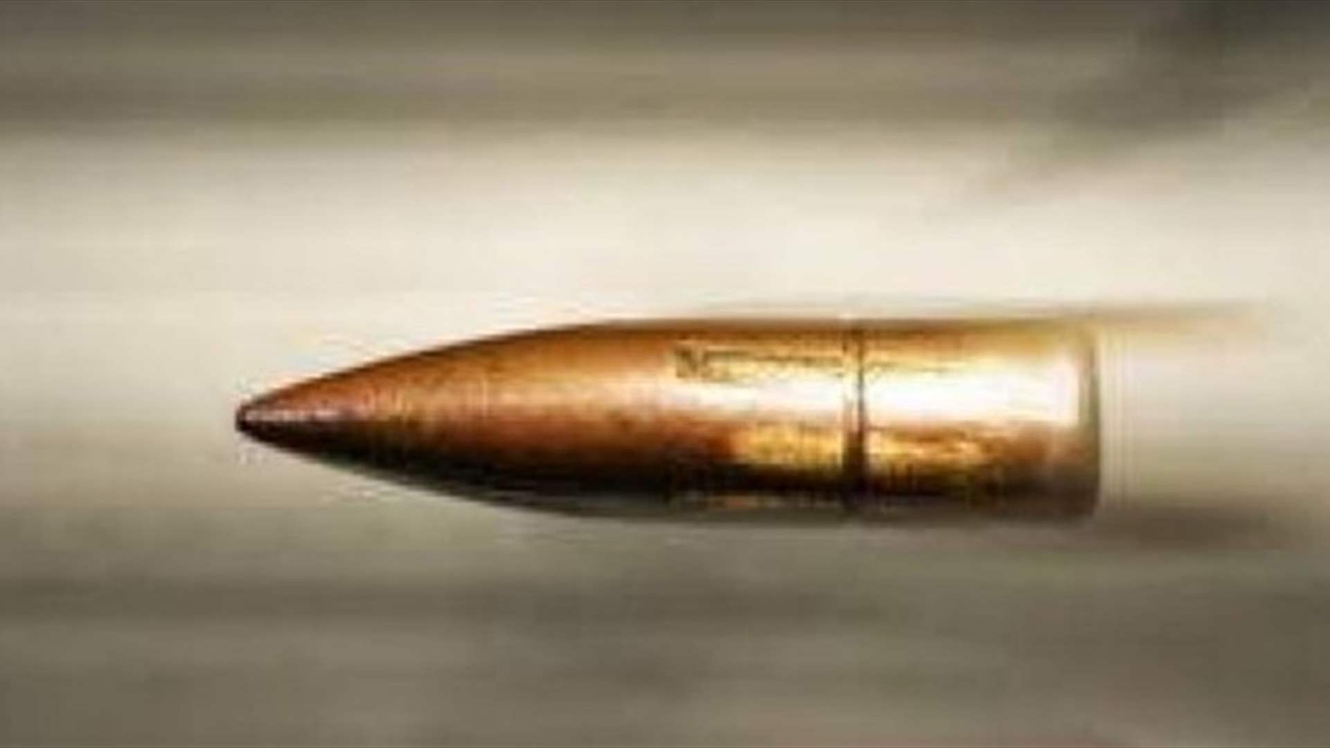 طفل أُصيب برصاصة طائشة أمام عائلته في هذا البلد...وهذه التفاصيل المرعبة!