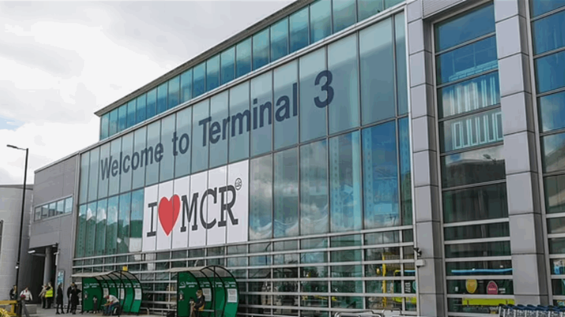 بقي باب الحمام في الطائرة مغلقا لفترة طويلة أثارت ريبة الركاب... وعندما فُتح الباب ظهرت الكارثة!