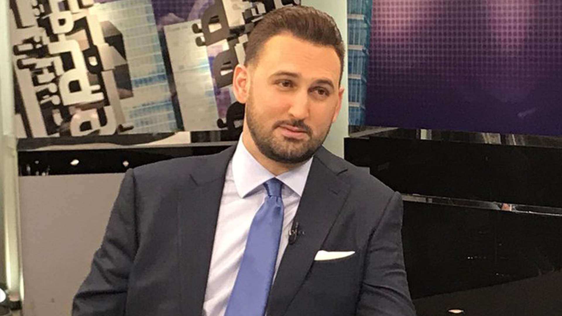 جنبلاط استقبل وفودًا في المختارة: نأمل أن تثمر الإتصالات تجنيب وطننا الحروب وتفادي نتائجها 