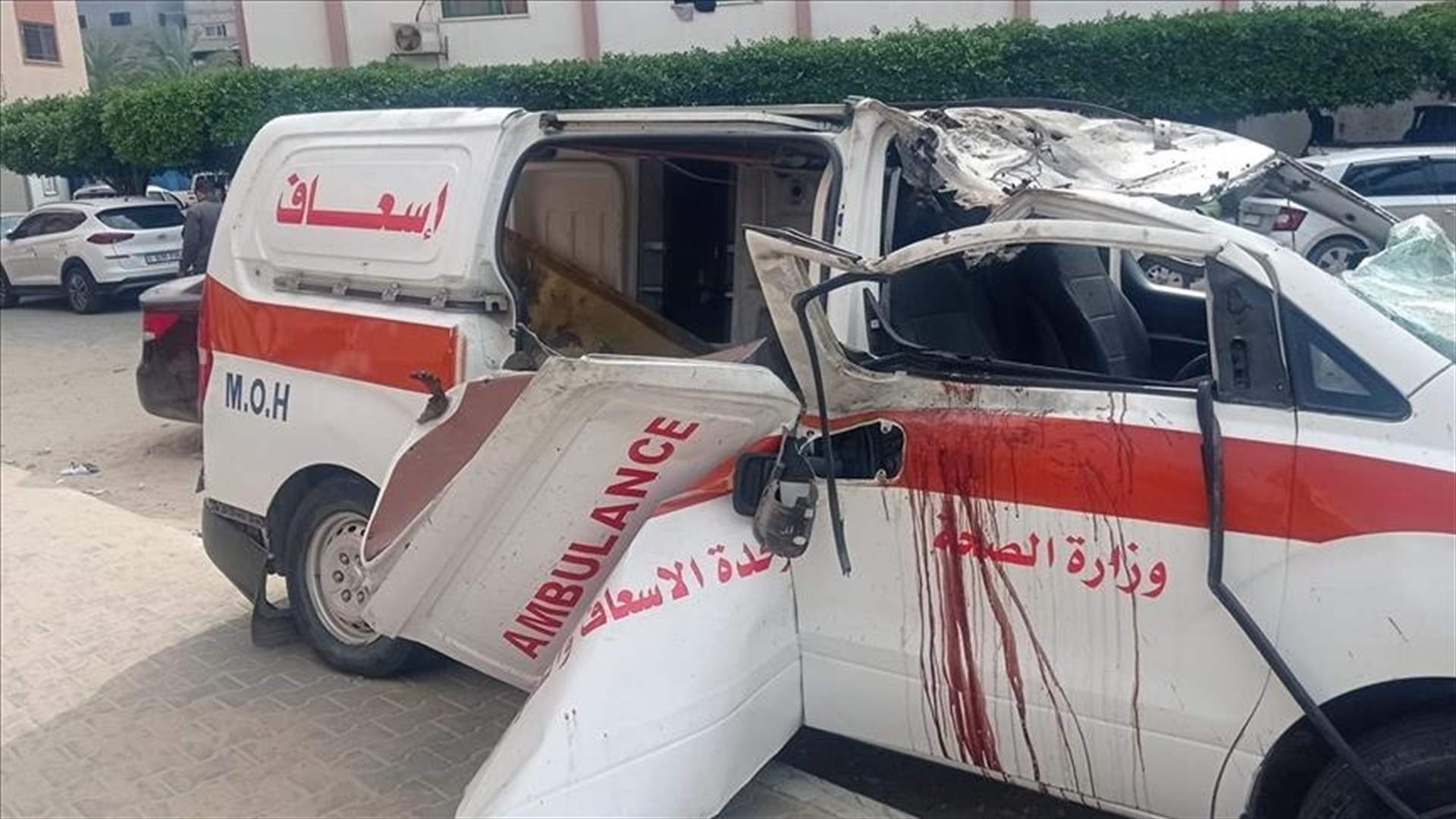 الهلال الأحمر الفلسطيني: مقتل 4 مسعفين في ضربة اسرائيلية استهدفت سيارة إسعاف