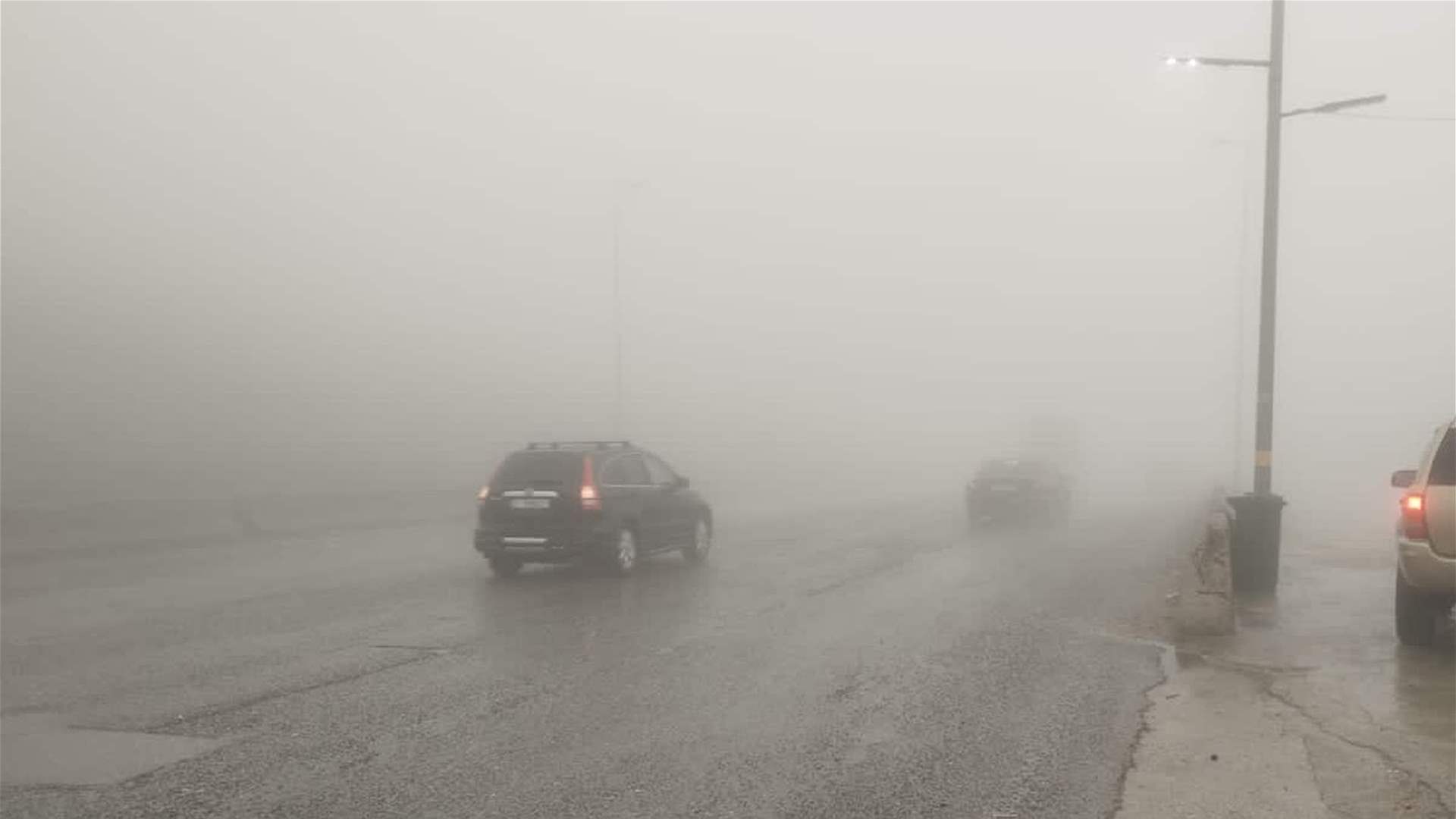 التحكم المروري: يرجى توخي الحذر اثناء سلوك طريق عام ضهر البيدر بسبب سوء الرؤية