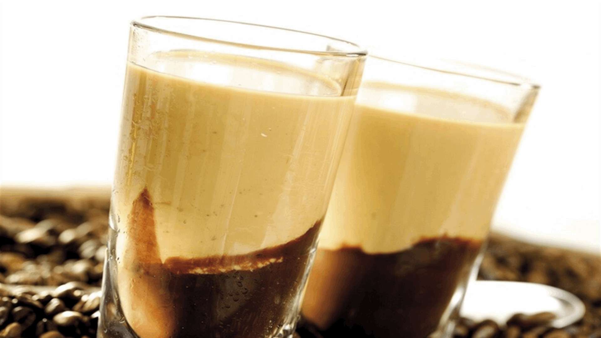 إلى محبي شرب القهوة مع الكحول... احذروا هذه المخاطر!