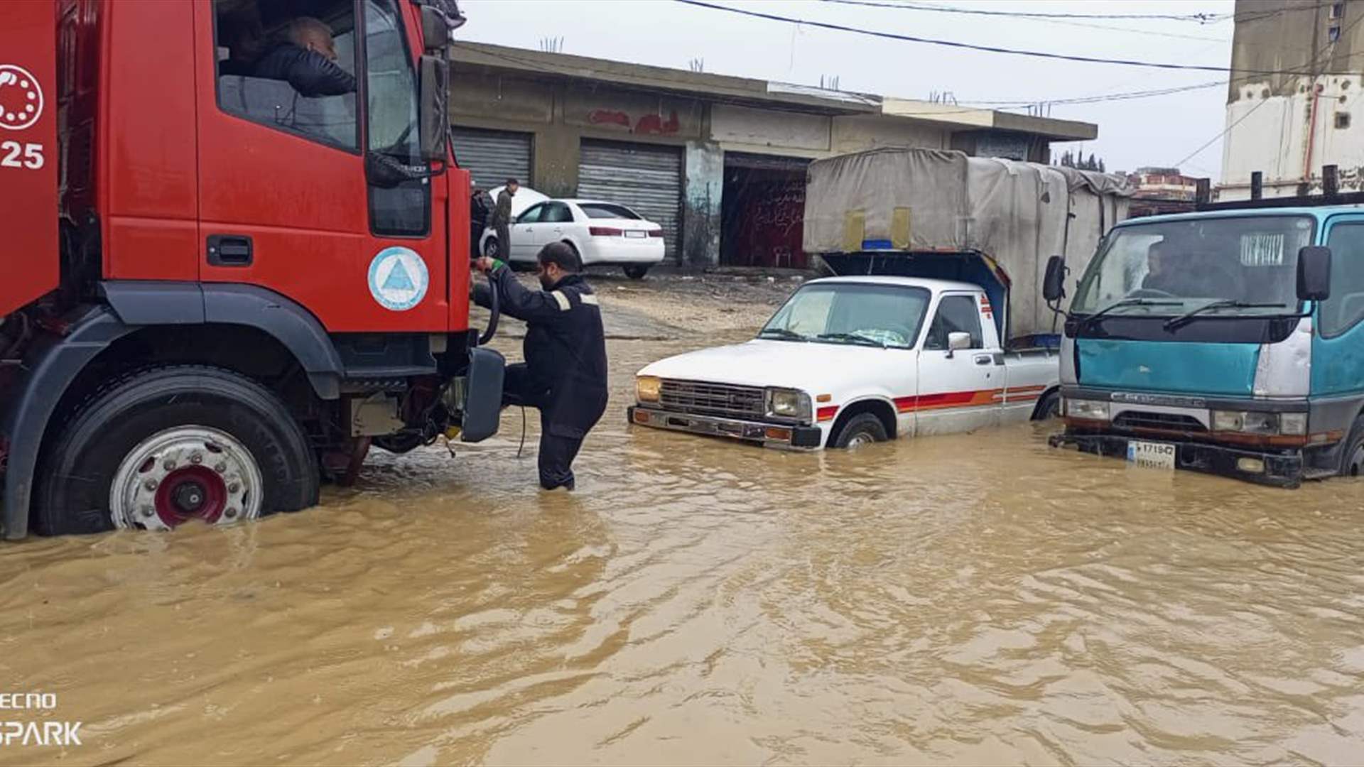 الدفاع المدني: إستمرار العمليات لإنقاذ المواطنين في العبدة - منيارة والكنيسة