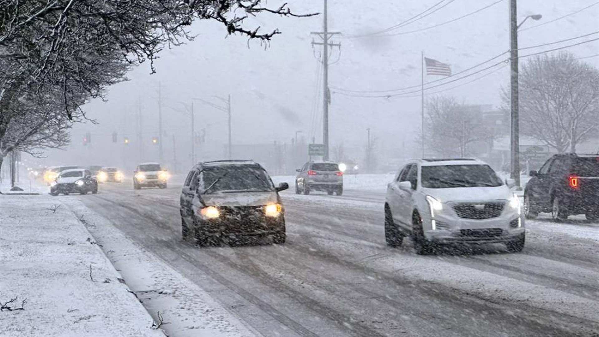 Winter storm strikes US Midwest, leave thousands without power