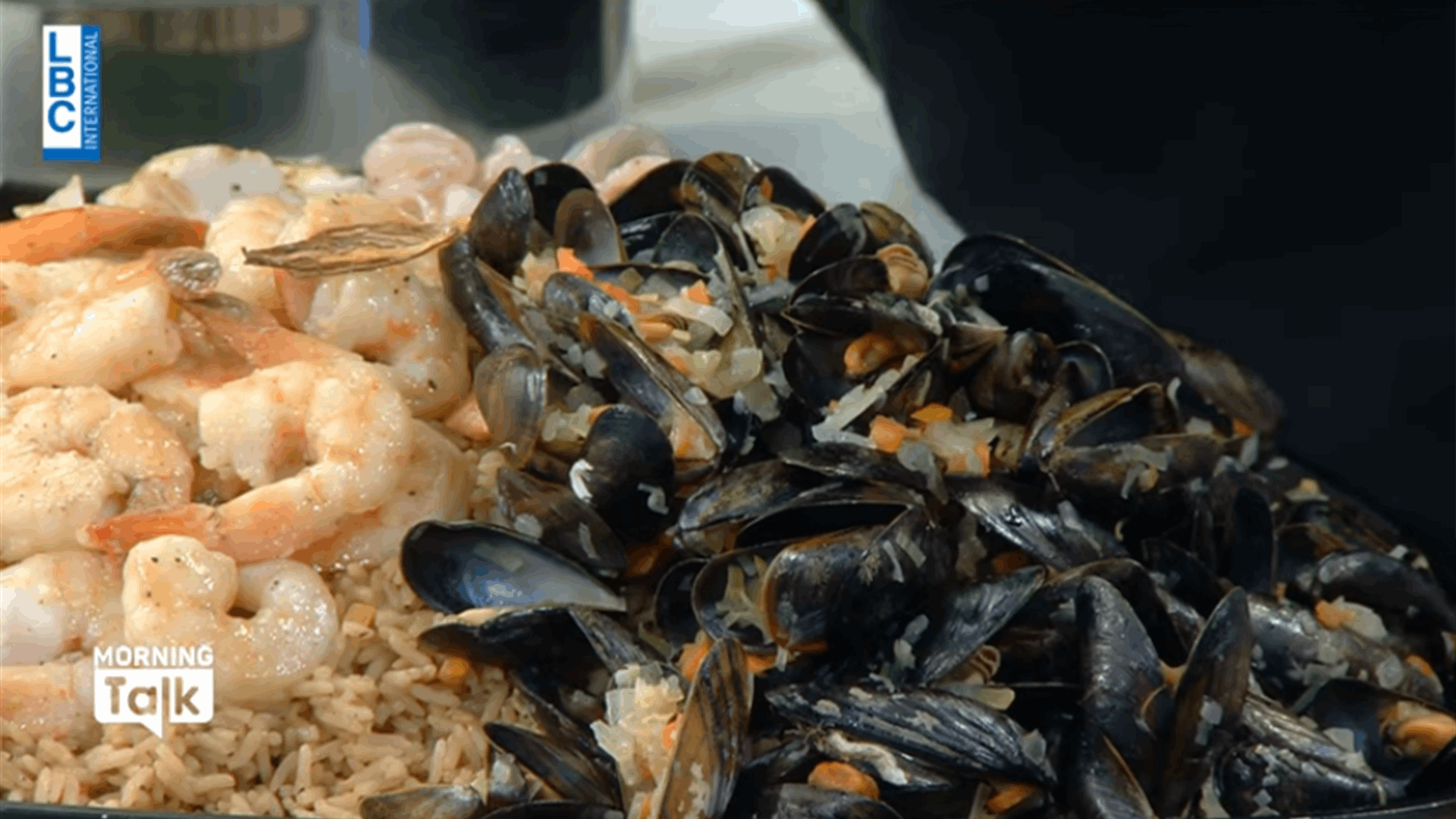 صيادية مع ثمار البحر وشوربة للطقس البارد... اتبعوا الوصفتين مع الشيف حنا طويل (فيديو)