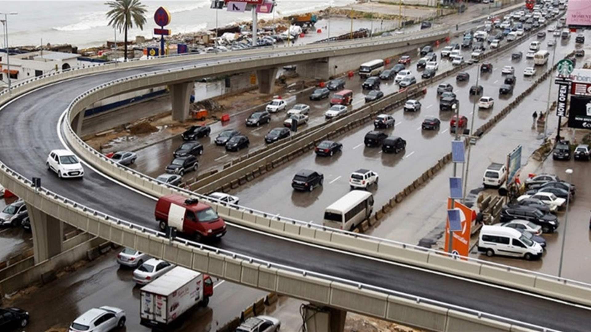 هلع في جل الديب بعد تحرك صخور وراء مبنى... ورئيس البلدية يأمر بإخلائه