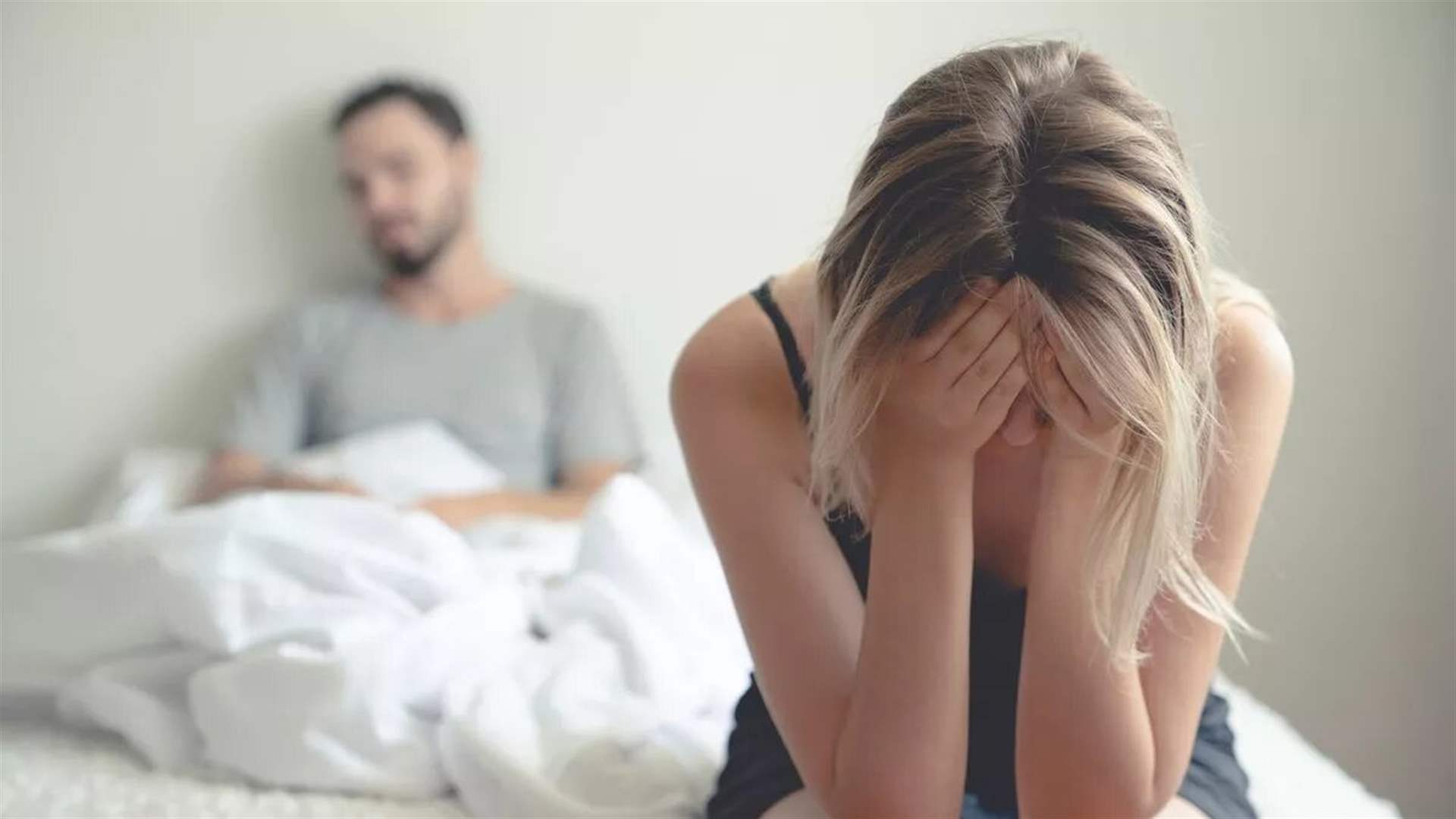 ما اكتشفه زوجها في هاتفها صدمه... نهاية حزية لعلاقة حب متينة: إليكم التفاصيل!