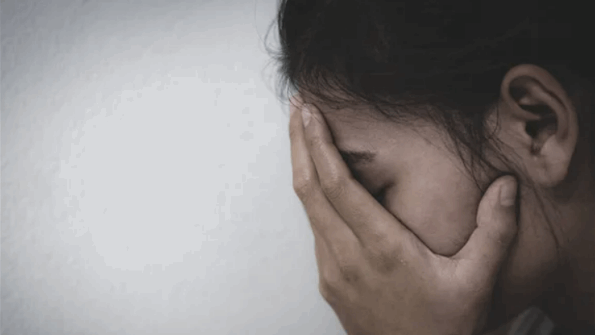إلقاء القبض على رجل بتهمة اغتصاب ابنته في هذا البلد...وهذه التفاصيل الصادمة!