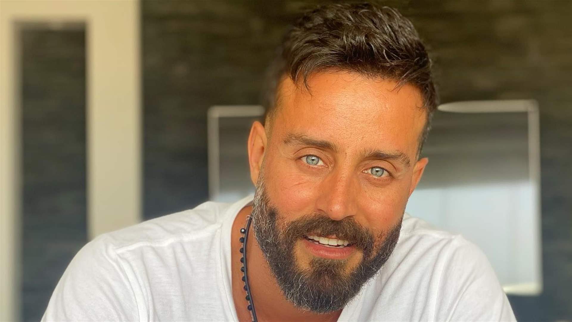 سعد رمضان يتخلّى عن لحيته للمرّة الأولى منذ 15 عاماً.. والجمهور: "ما تعيدها" (صورة)
