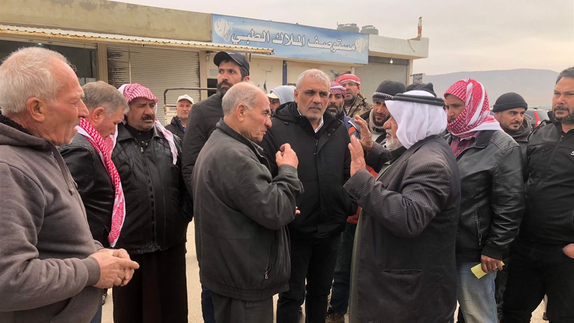 اعتصام لمزارعي مشاريع القاع احتجاجًا على الإنذارات التي وجهتها مؤسسة كهرباء لبنان لهم