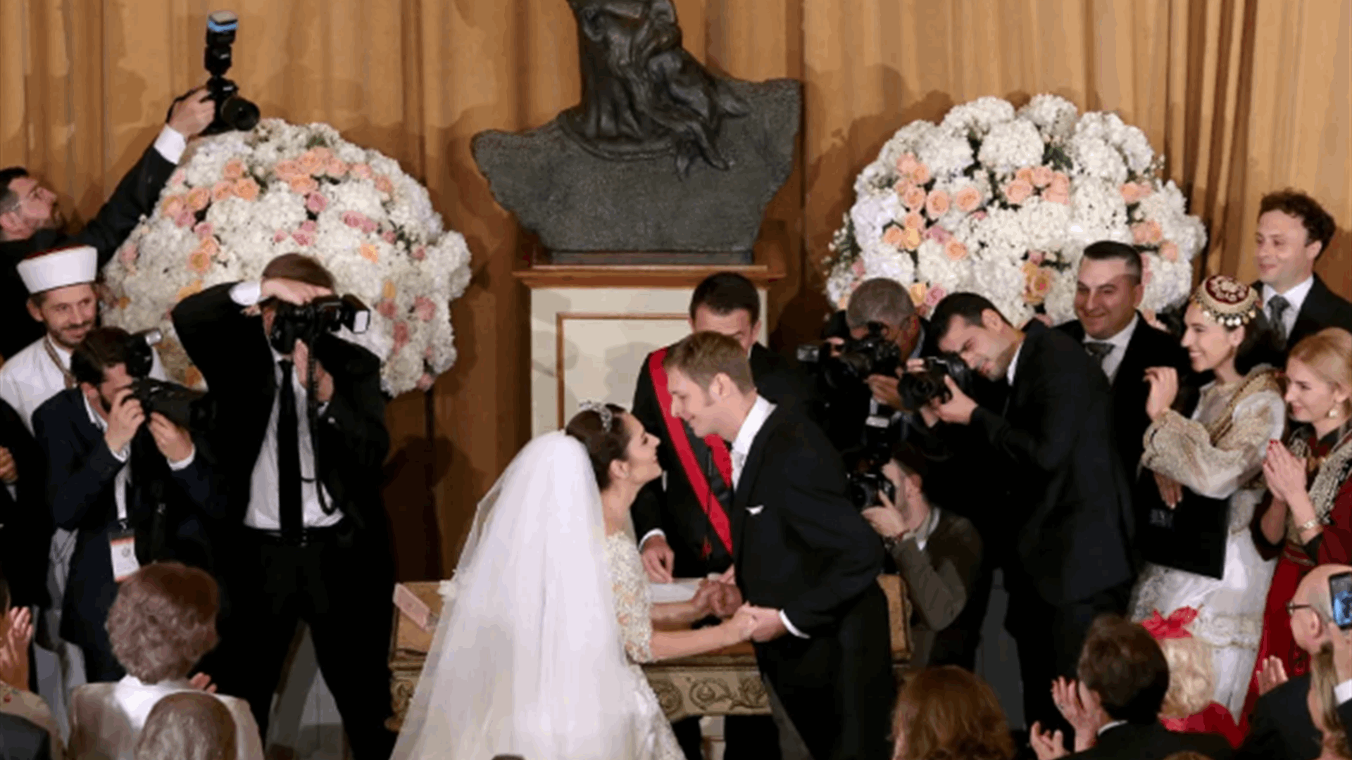 ولي عهد هذا البلد يعلن طلاقه من زوجته المغنية... انفصال مُفاجئ وكلمات مؤثرة! (صورة)