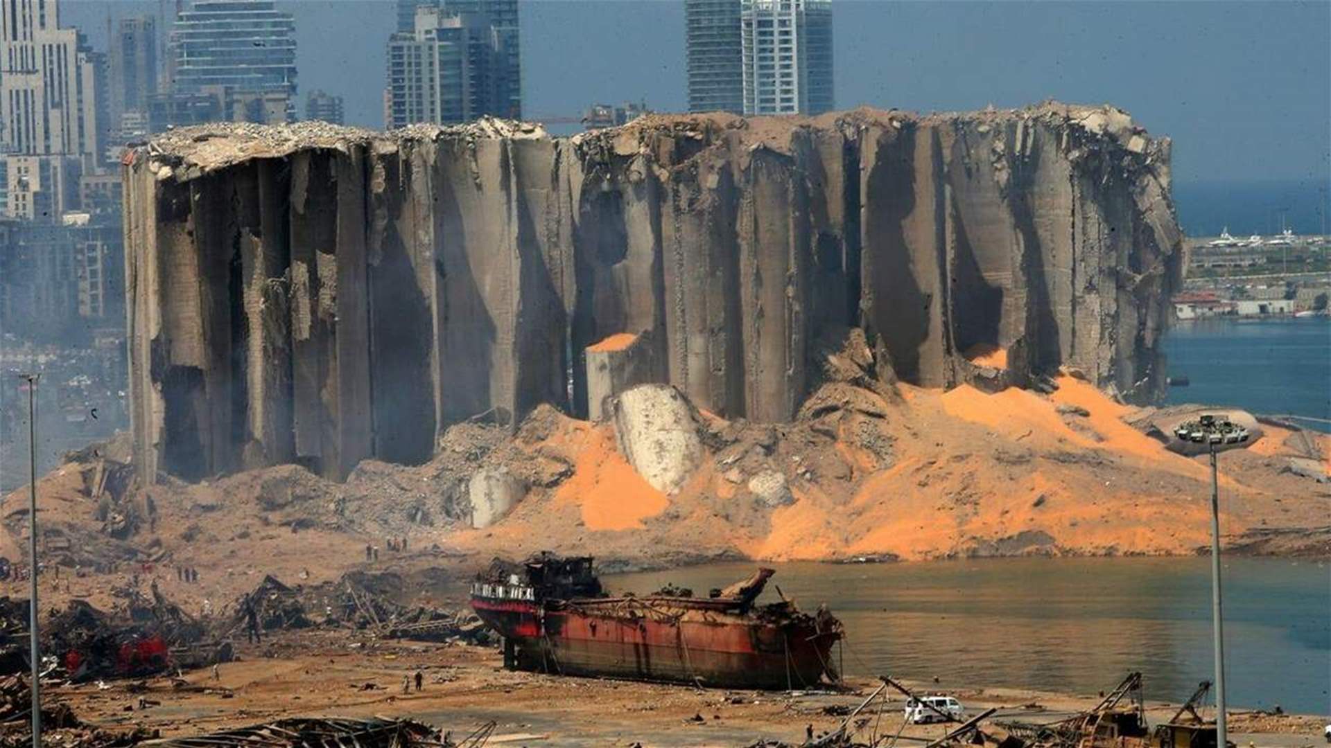 أهالي ضحايا إنفجار المرفأ عن وقف تنفيذ مذكرة التوقيف الصادرة بحق فنيانوس: جريمة 4 آب مستمرة