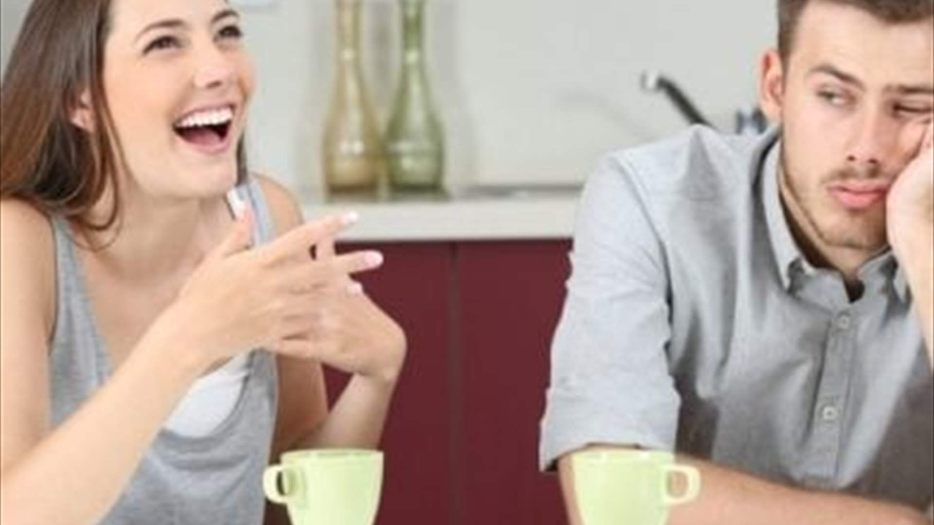 شاب فقد مشاعره تجاه حبيبته... ولكن لهذا السبب لا يريد الانفصال عنها!